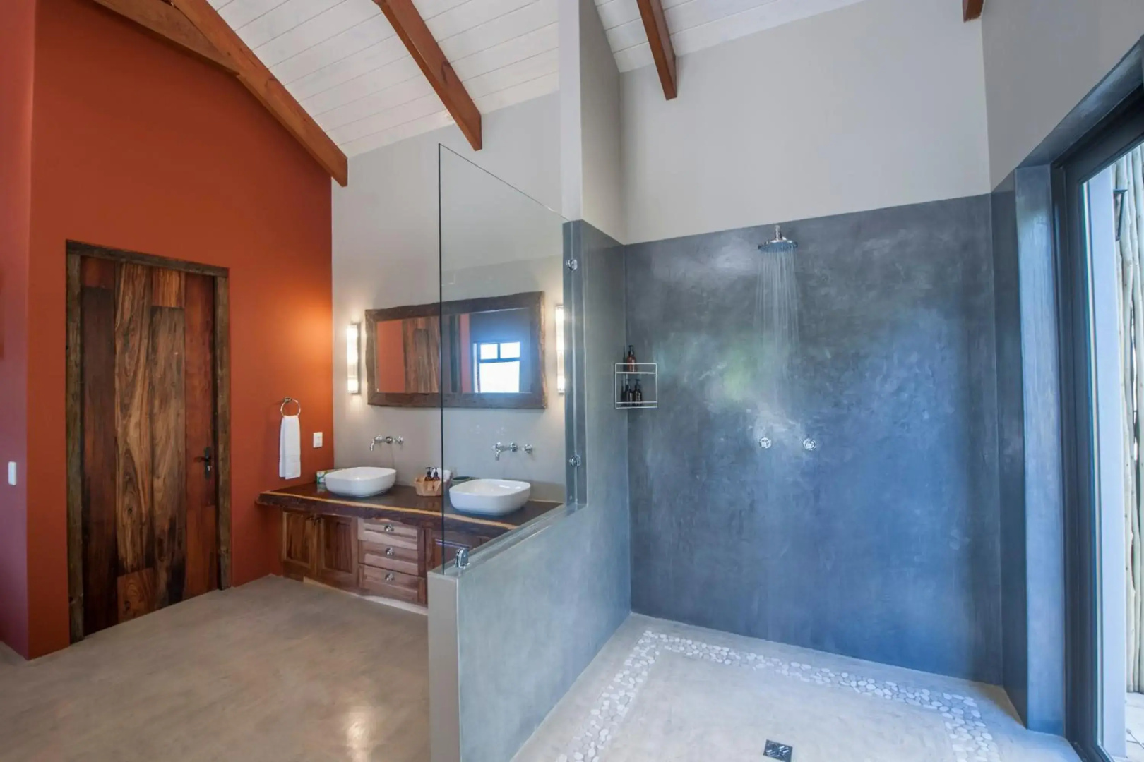 Tamodi Lodge and Stables