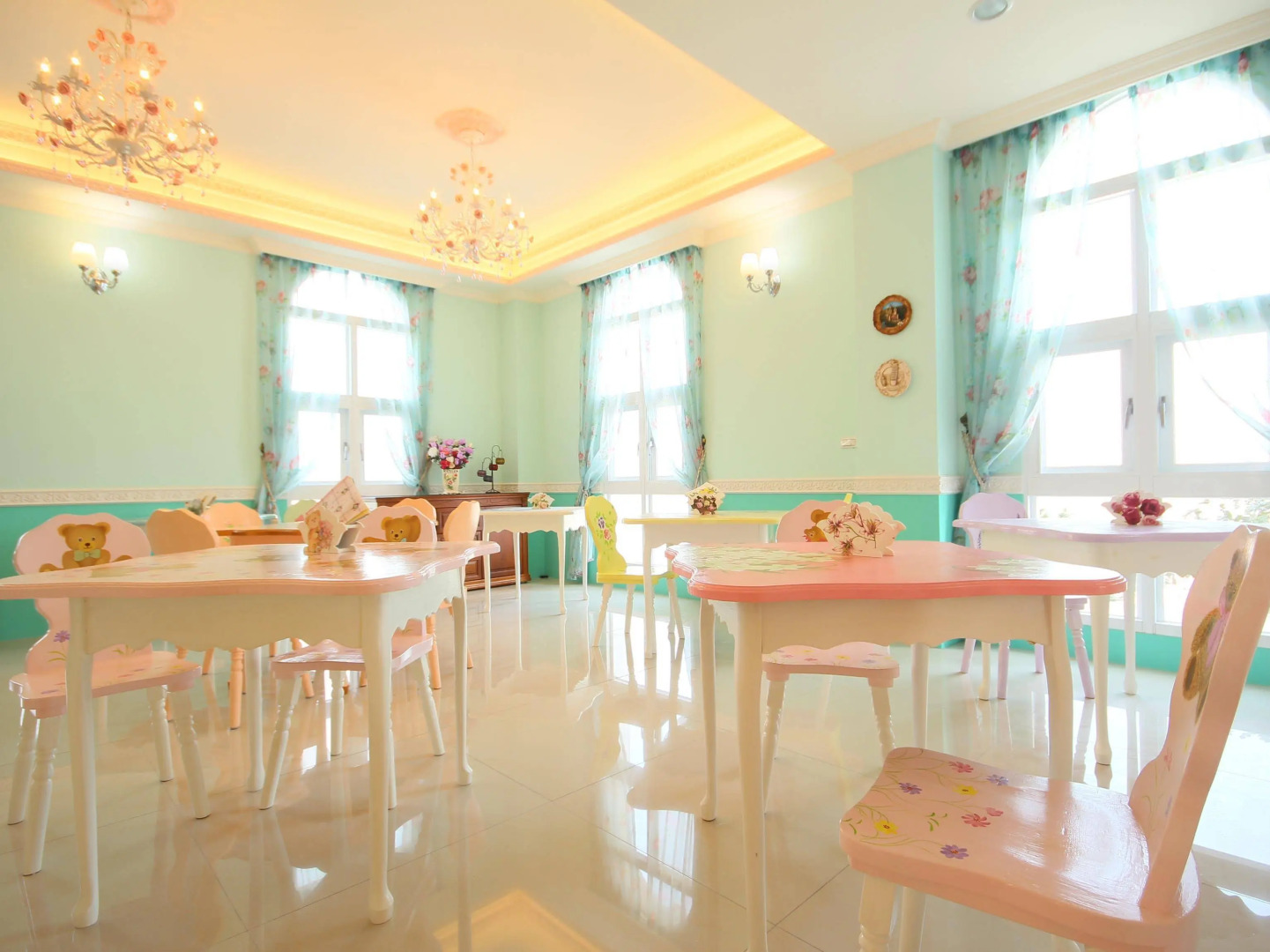 Decoupage Bed and Breakfast