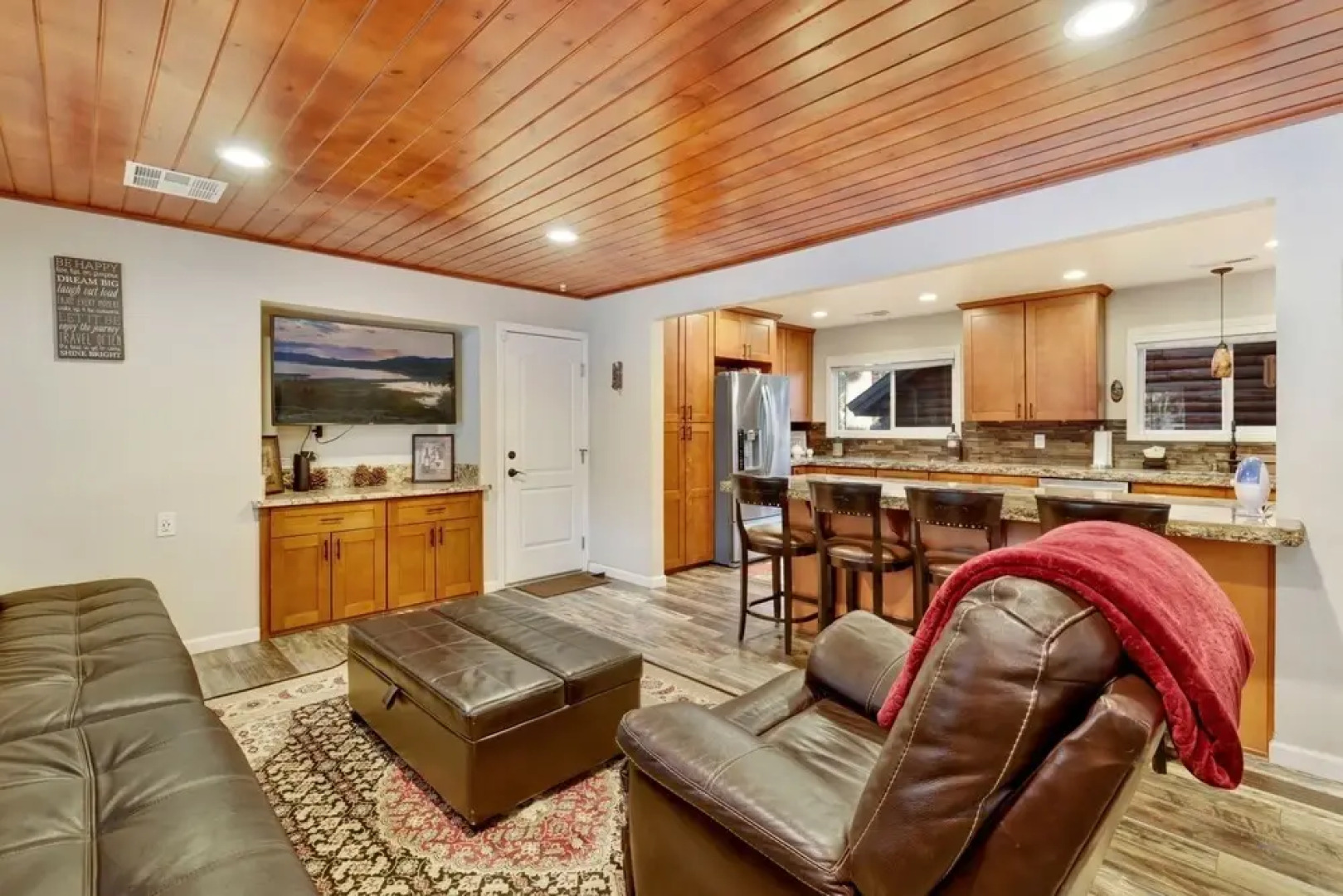 2085- Beary Peaceful Retreat 3 Bedroom Home by Redawning