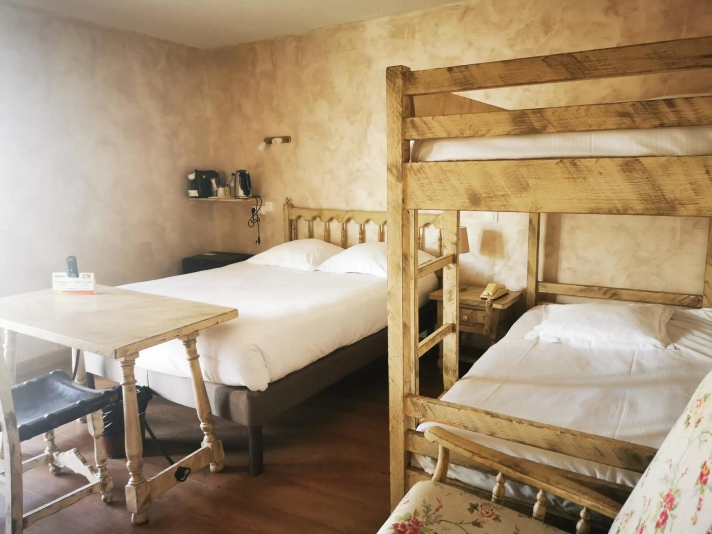 Hotel Restaurant Planes