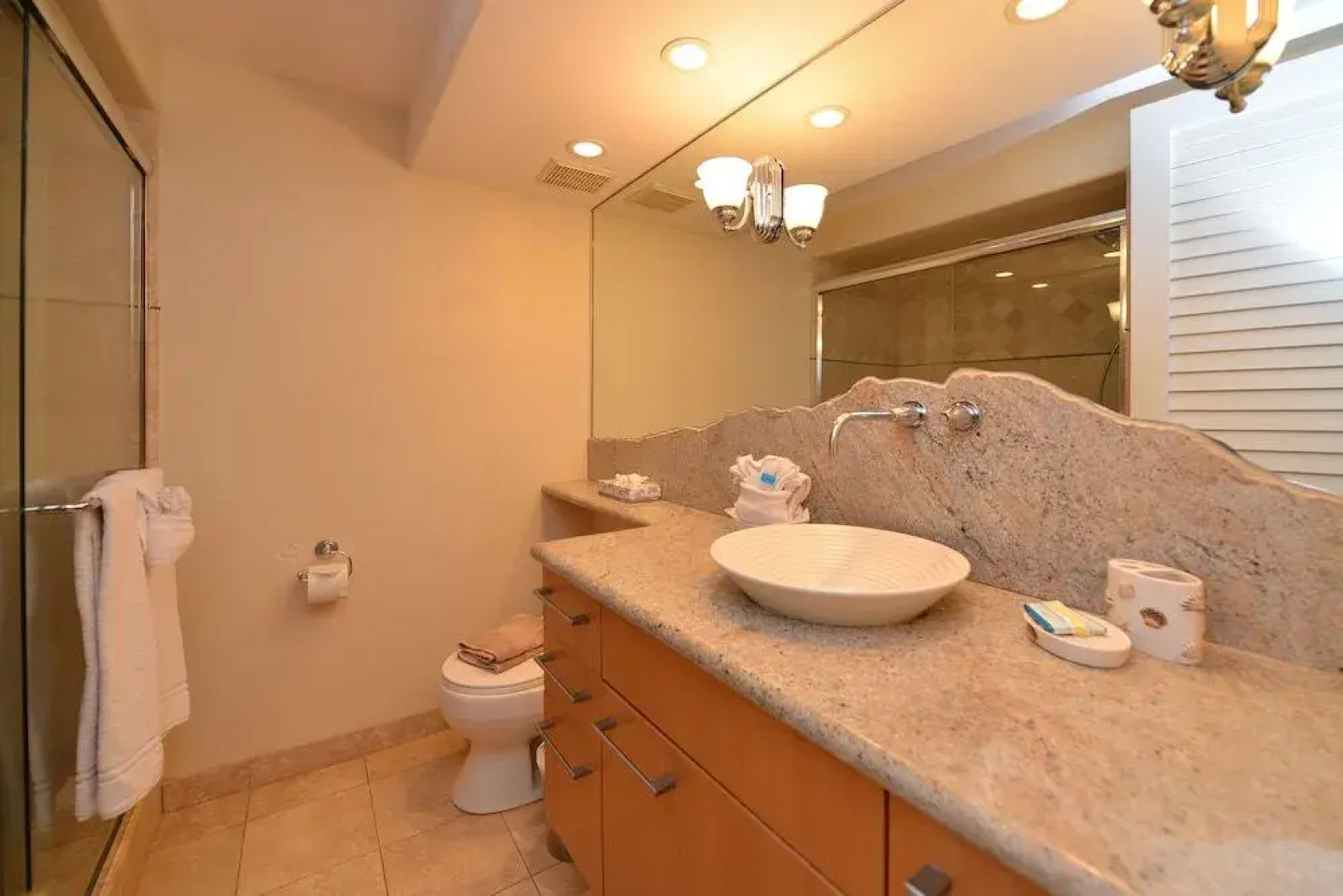Kaleialoha #208 1 Bedroom 1 Bathroom Condo by Redawning
