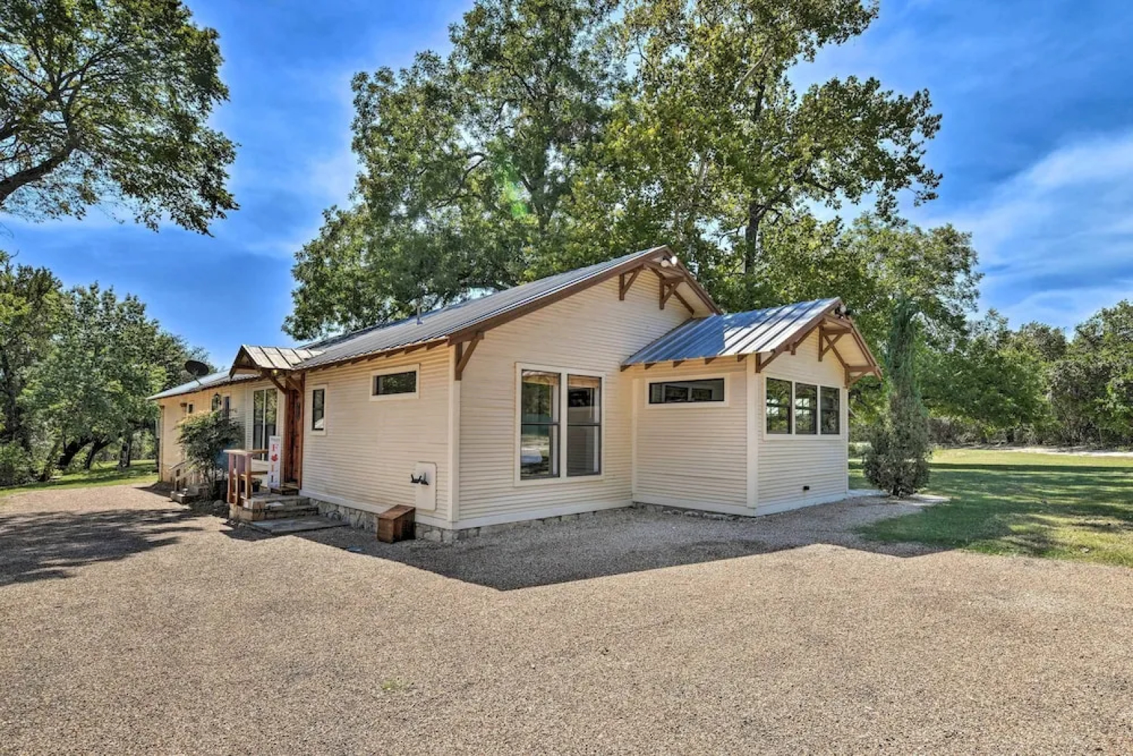 Spacious Glen Rose Home on Paluxy Riverfront