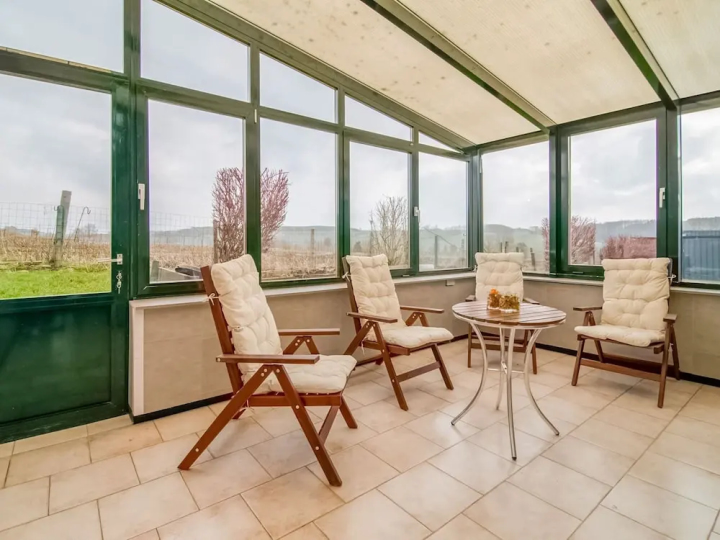 Cottage in Vaux-sur-sure With Garden