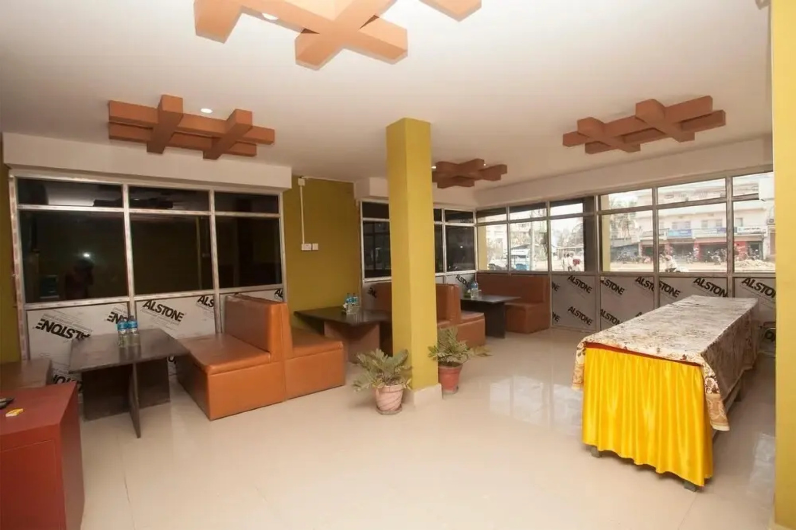 OYO 766 Hotel Crown Plaza