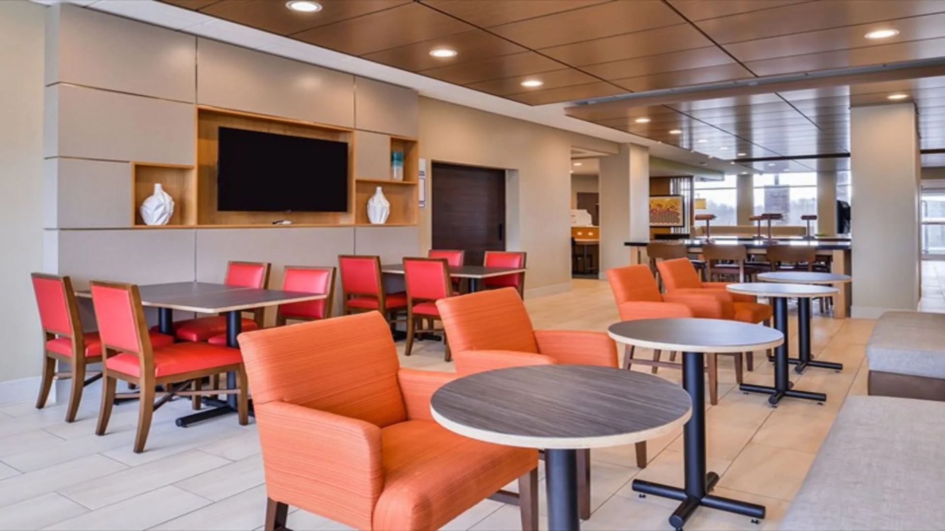 Holiday Inn Express & Suites Parkersburg East by IHG