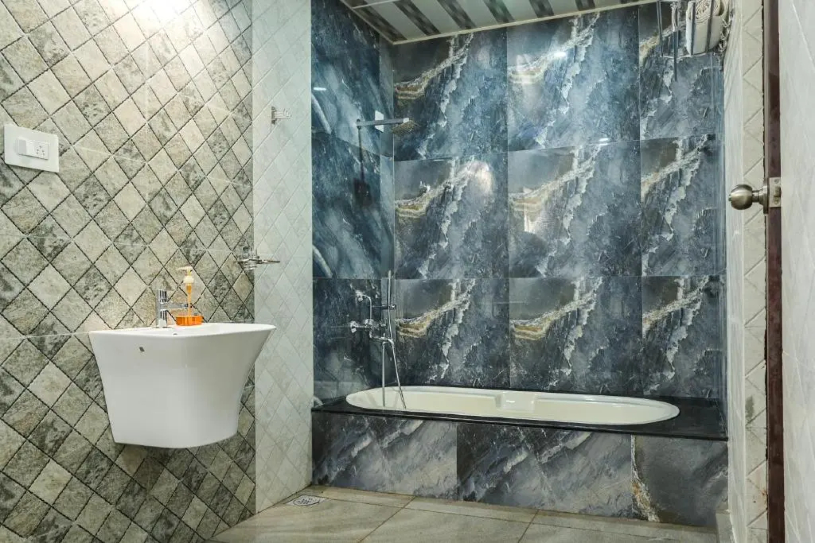 Bluebay Luxury Cottages - Malpe