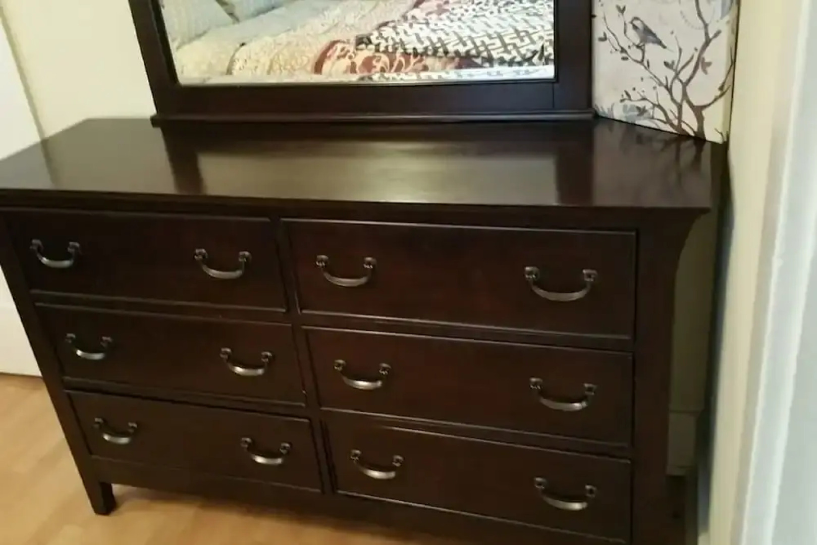 Lovely 1 King Bed- Walk Downtown Pet Ok