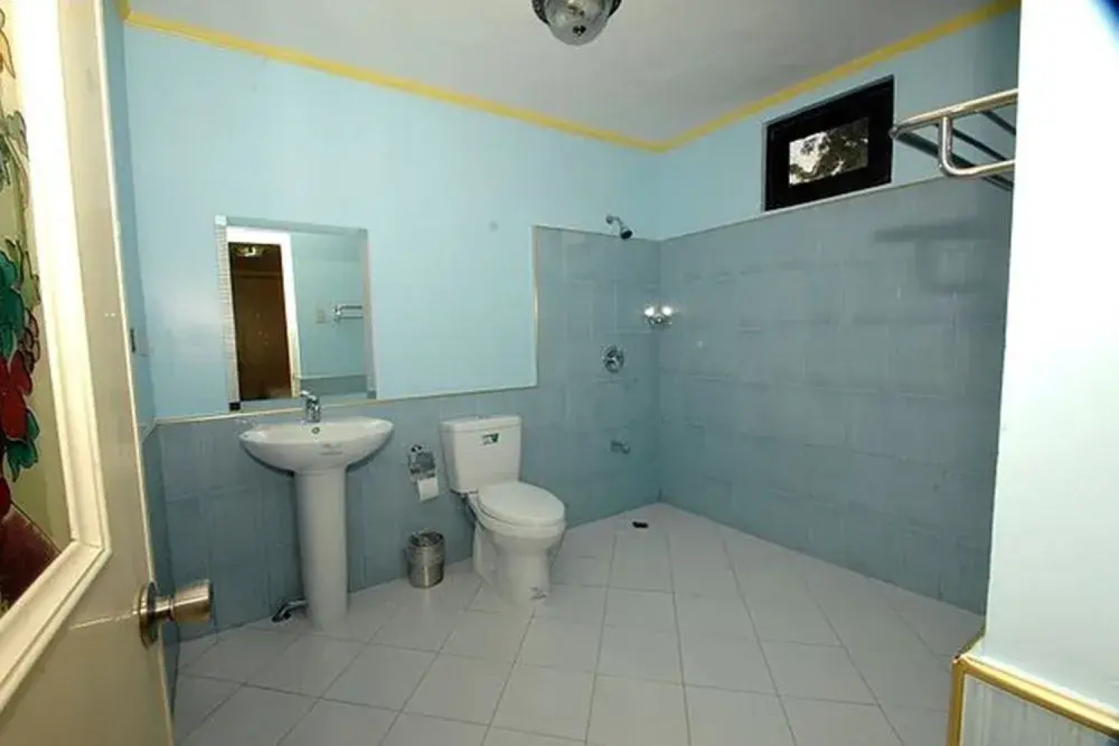 S.R Paradise Beach Resort Hotel