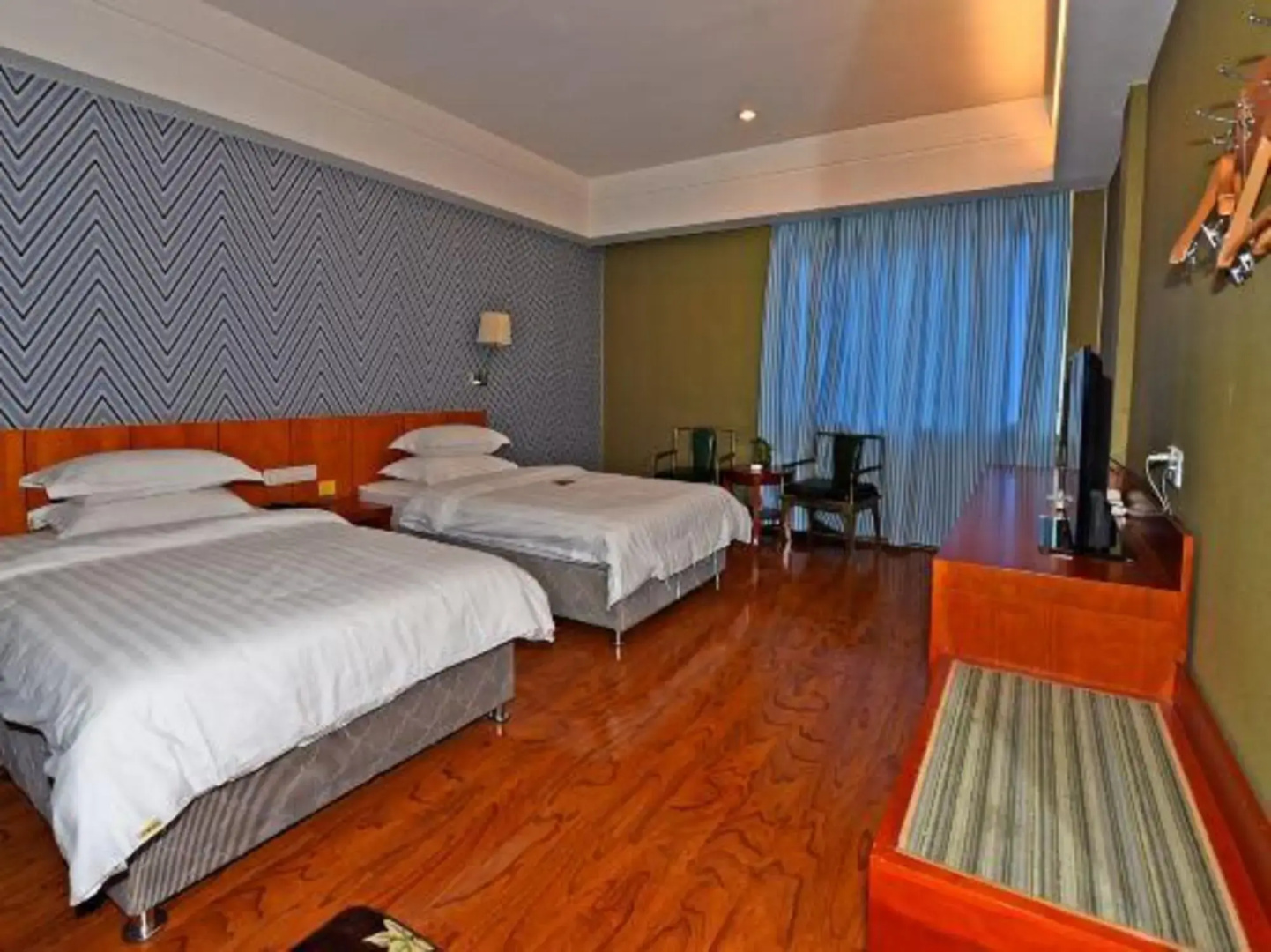 Lanwan Hotel (Karamay Xihuan Road)
