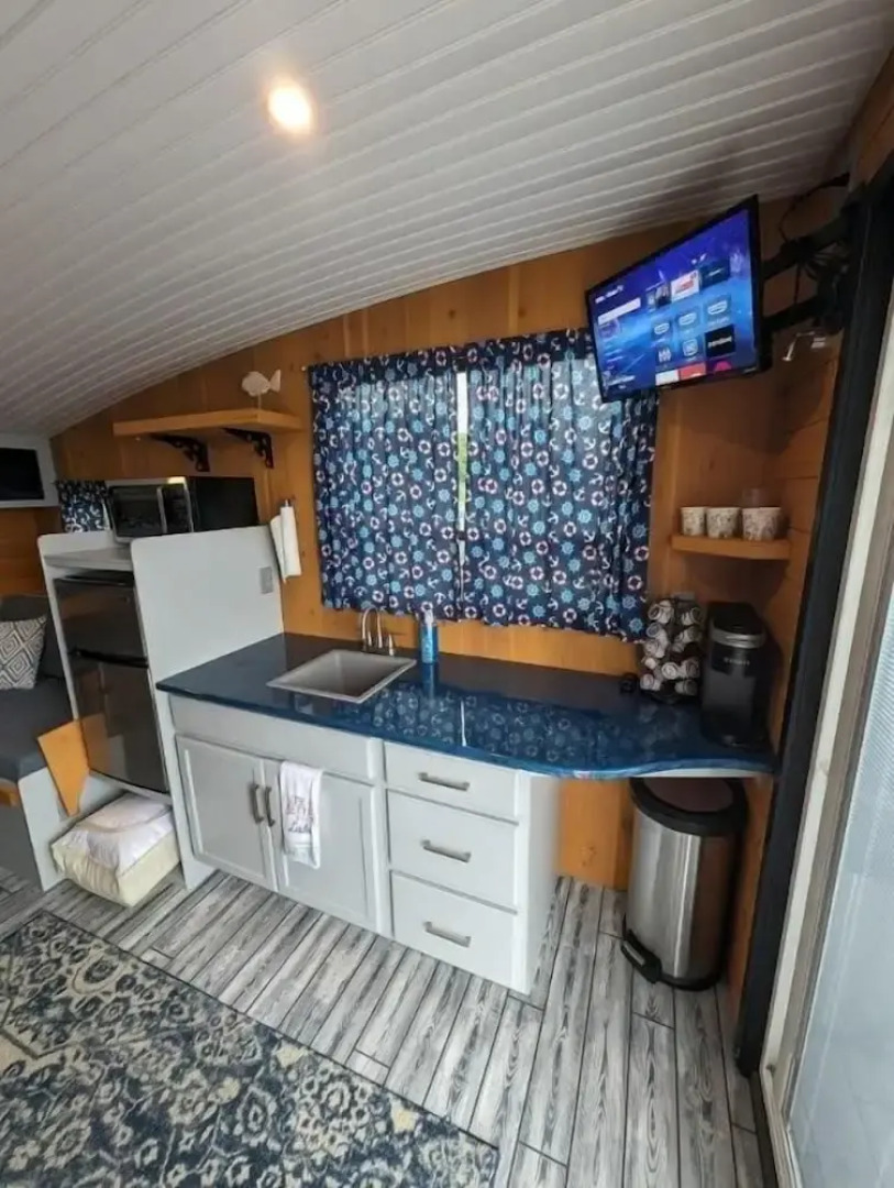 House Boat on Fife Lake