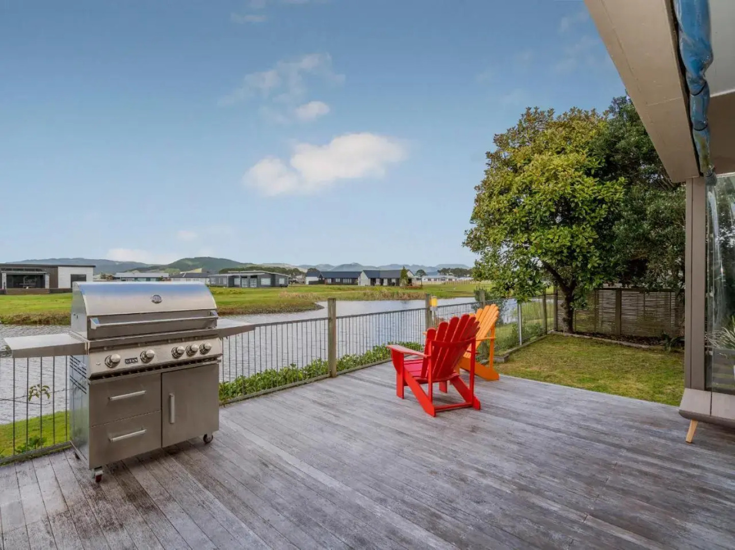 Sanctuary By The Water - Matarangi Holiday Home