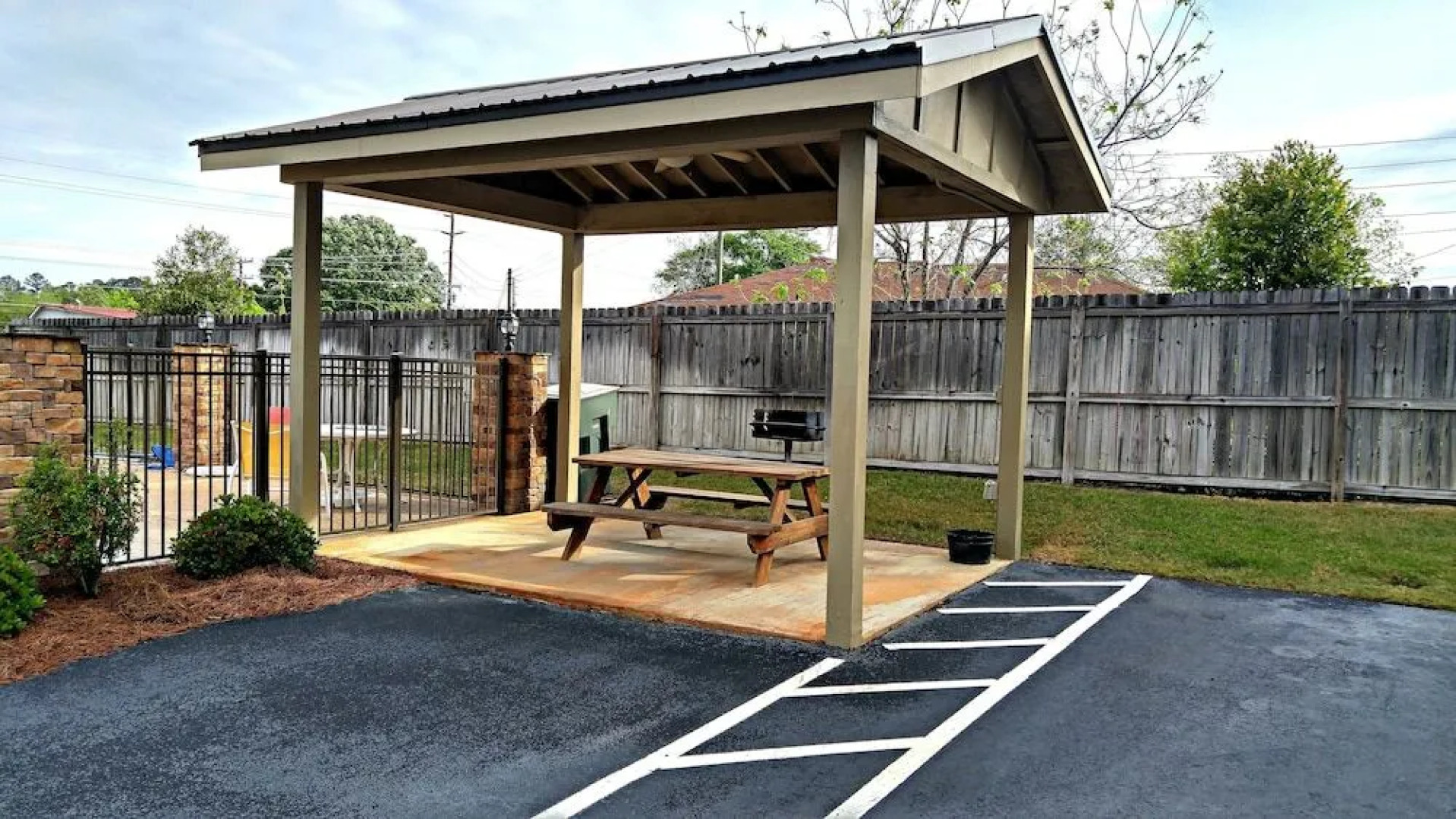 Cochran Inn & Suites