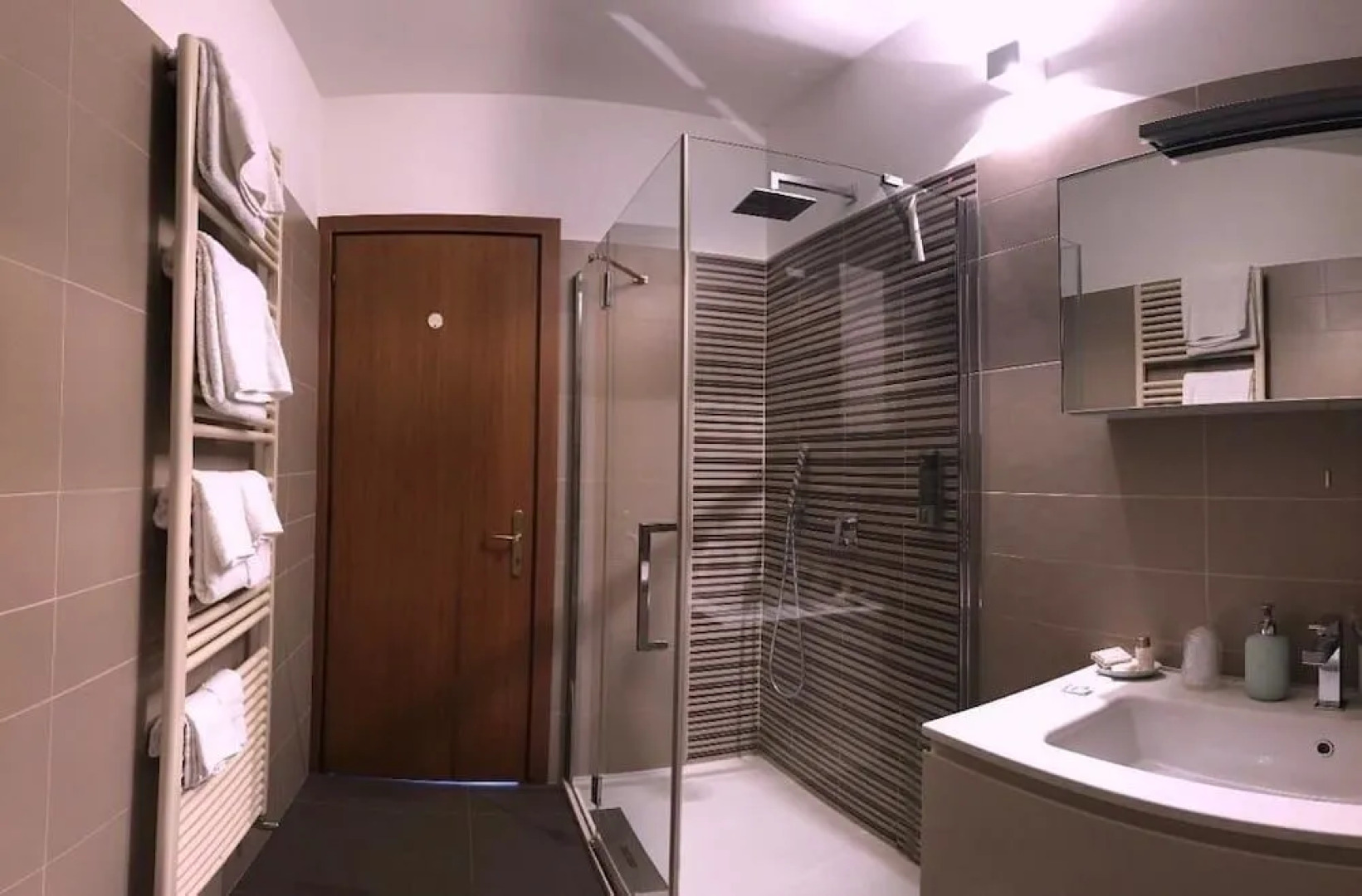 NIFTY Intera Villa con Piscina Relax, Idromassaggio e Sauna