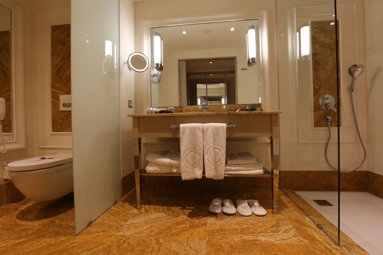 Charisma De Luxe Hotel