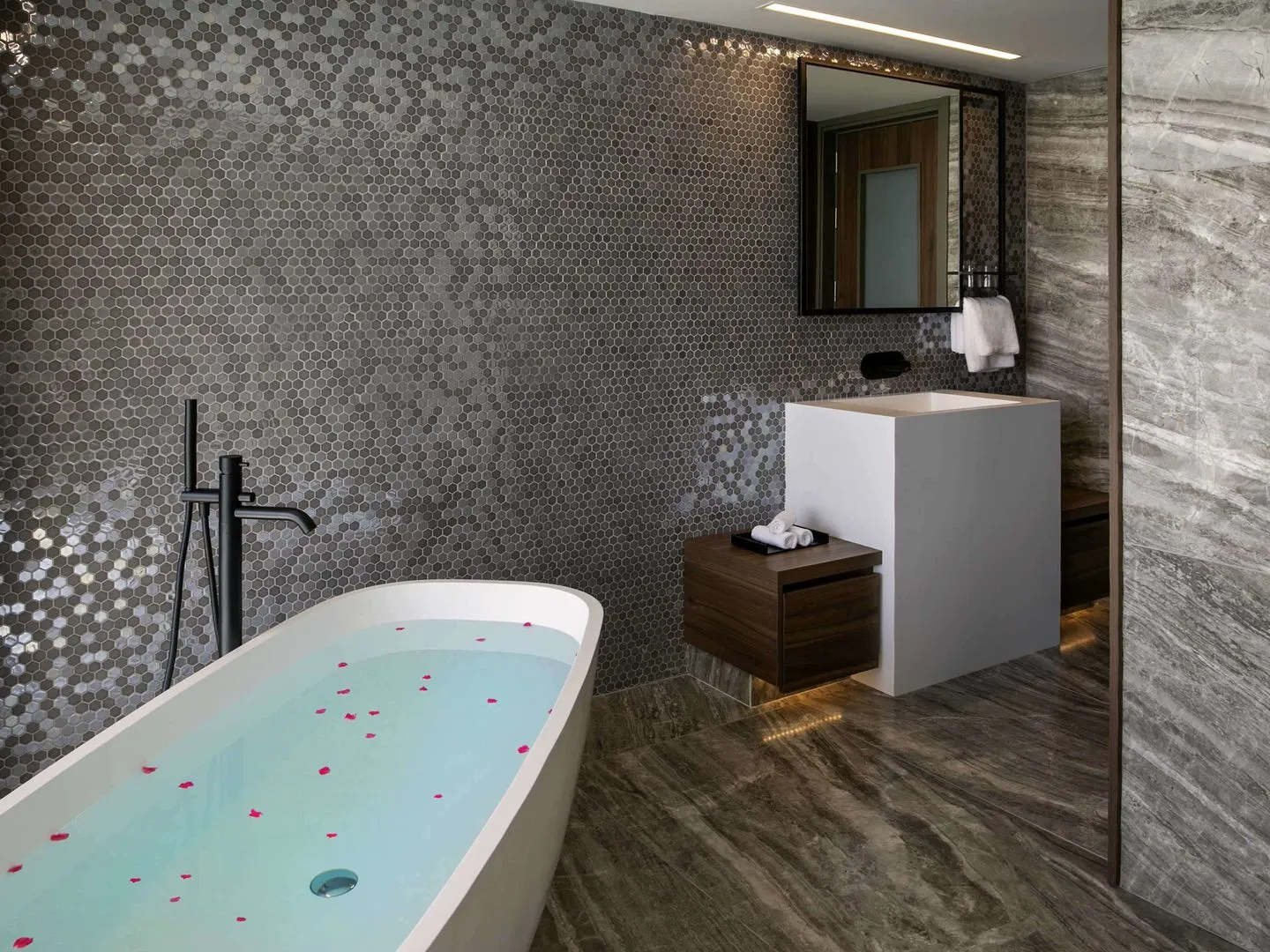 Mercure Larnaca Beach Resort