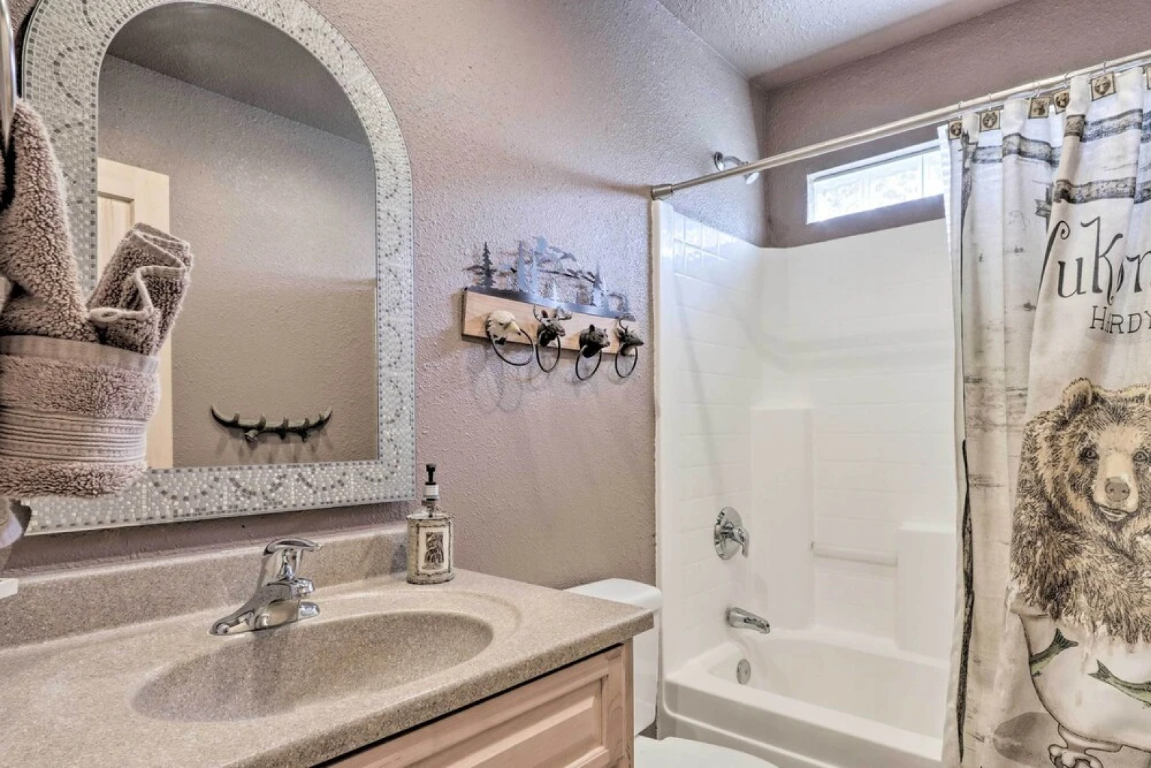 Fire Pit + Game Room: Heber-overgaard Cabin!