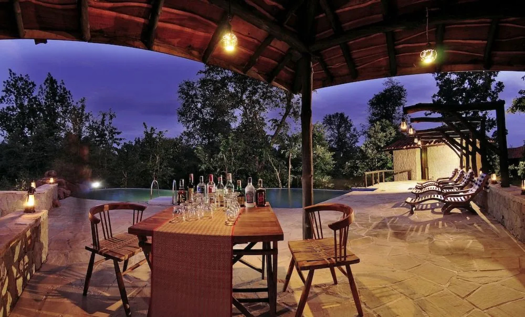 Pugdundee Safaris - Kanha Earth Lodge