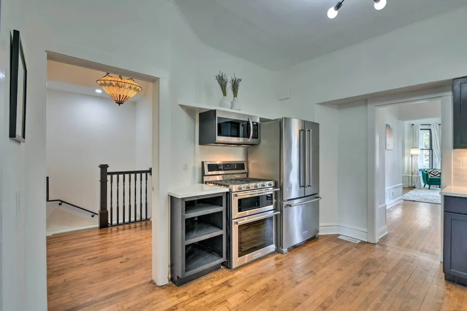 Spacious Oak Park Home, 11 Mi to Downtown Chicago!