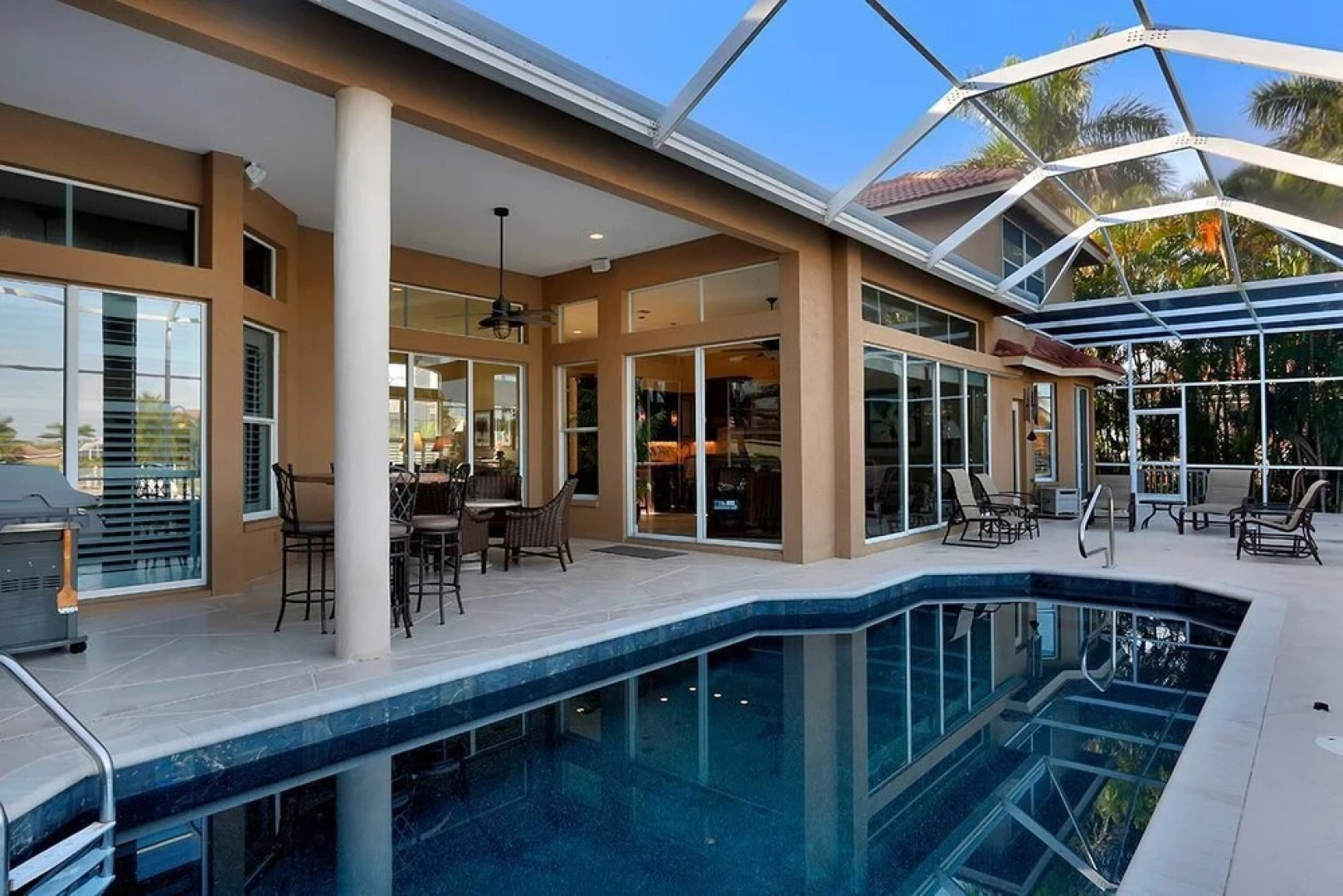 COPPER20 5 Bedroom Holiday Home by Marco Naples Vacation Homes