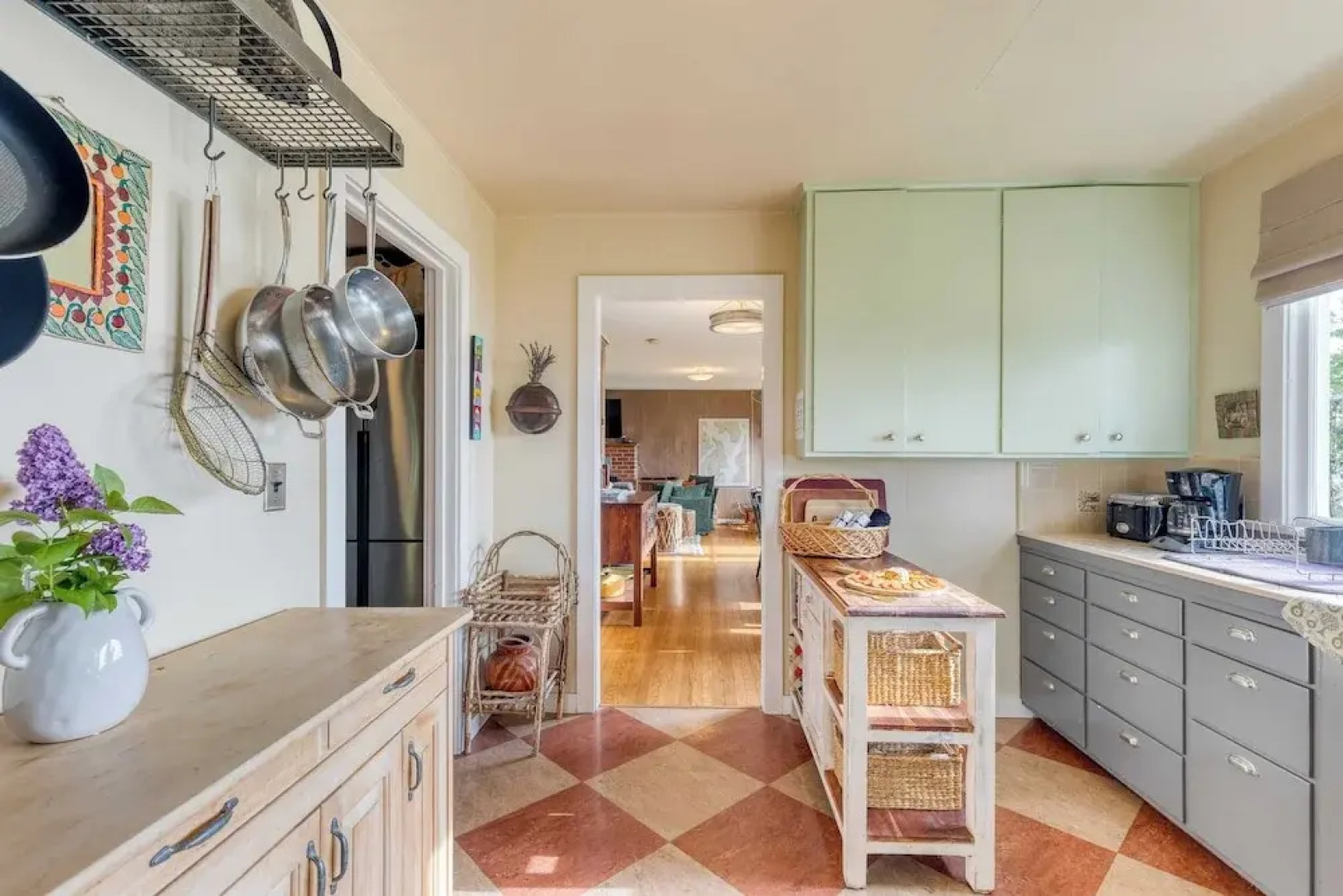 Maxwelton Aerie Bluffside Retreat w/ Sweeping Puget Sound Views + Firepit