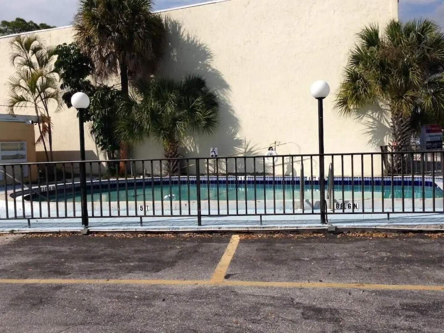 Cadillac Motel