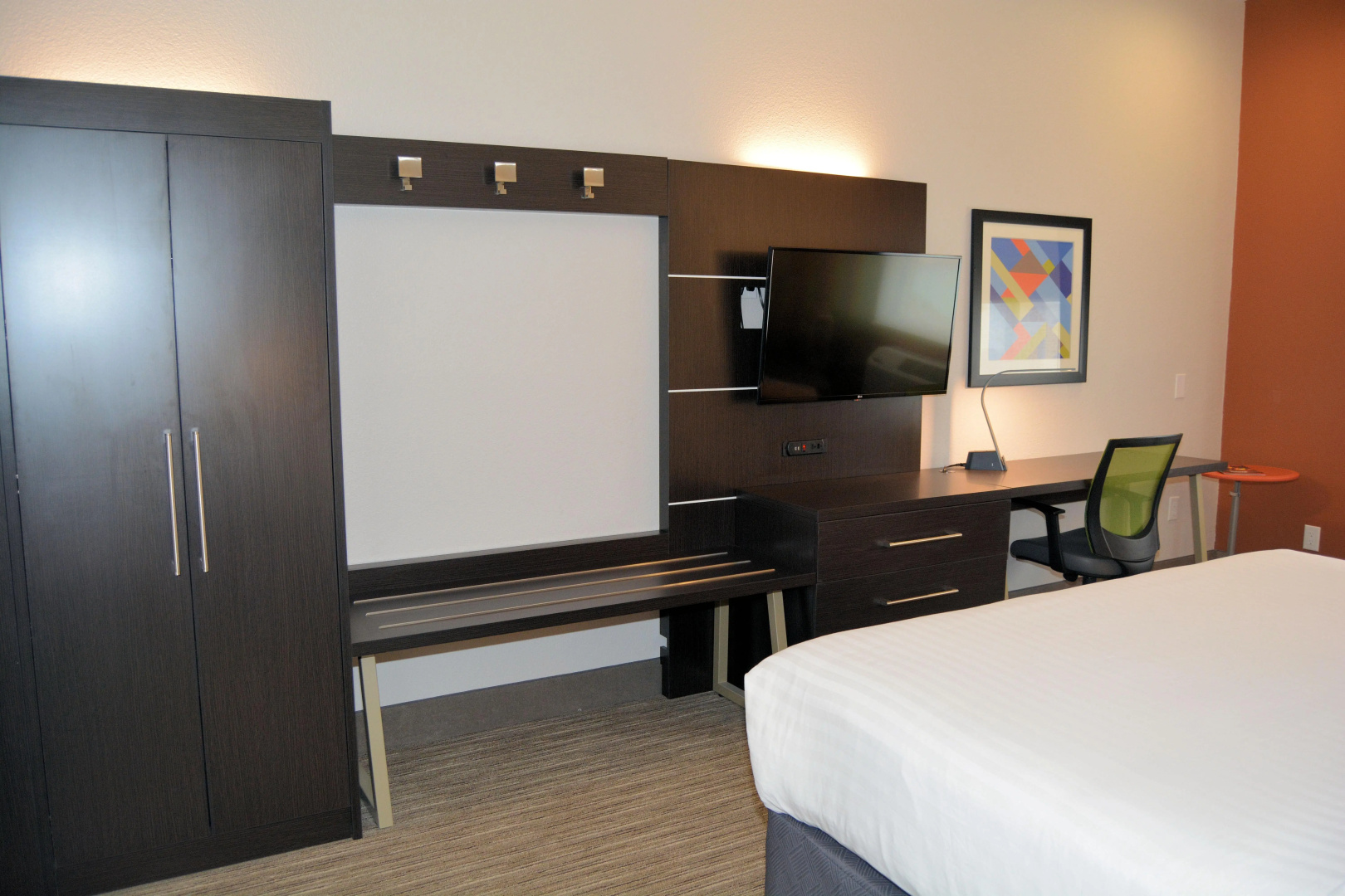 Holiday Inn Express & Suites by IHG