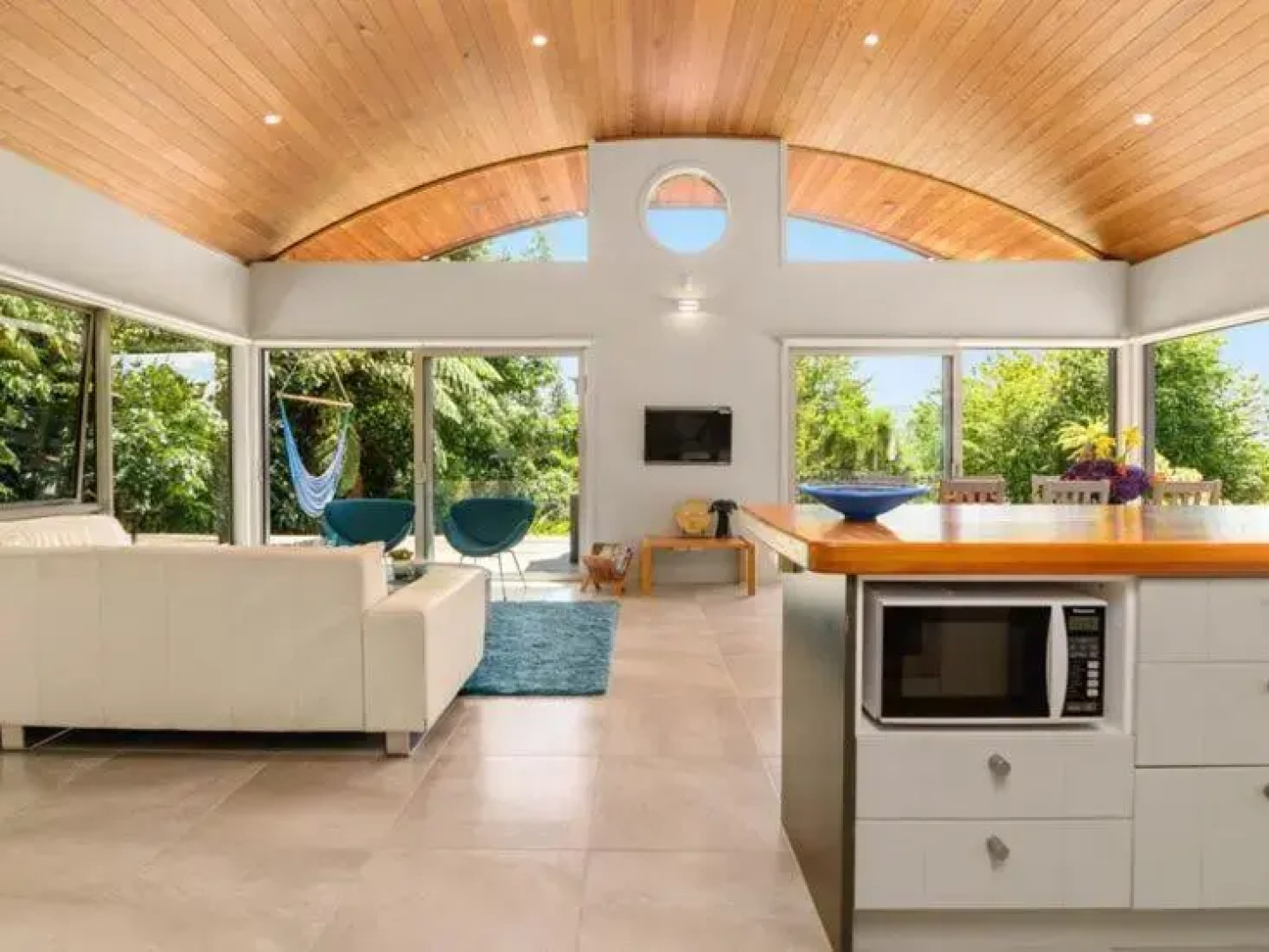 FlaxWater Bach - Lake Tarawera Holiday Home