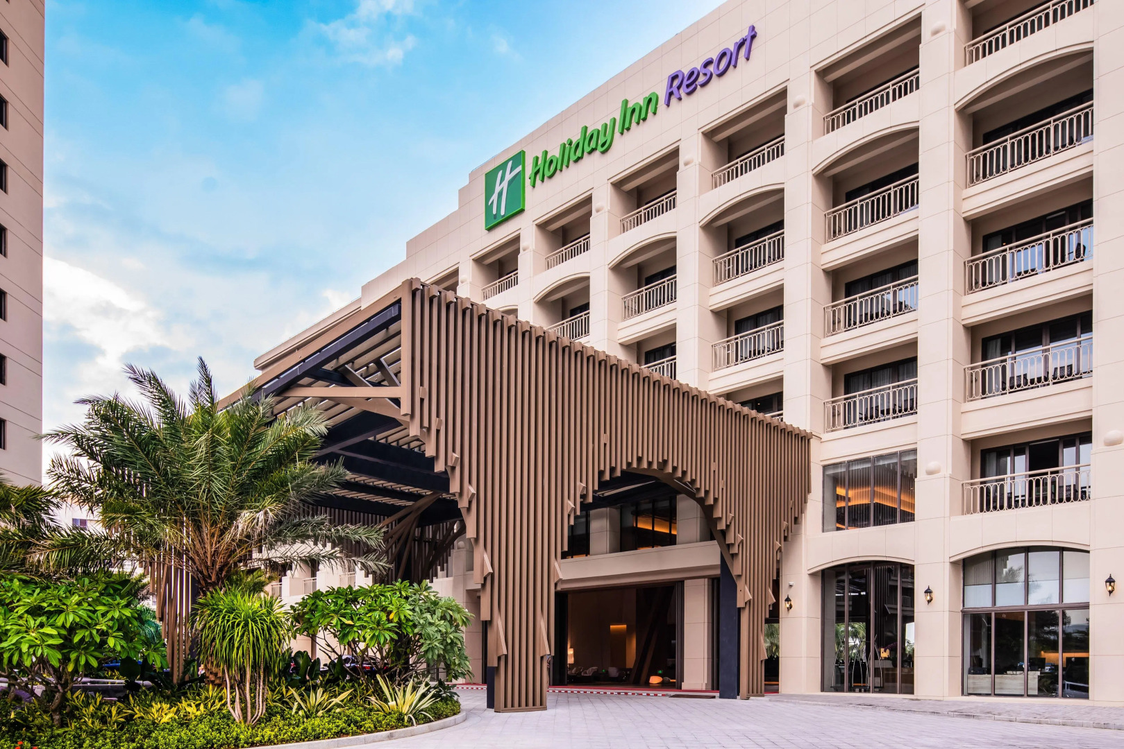 Holiday Inn Resort Sanya Bay by IHG