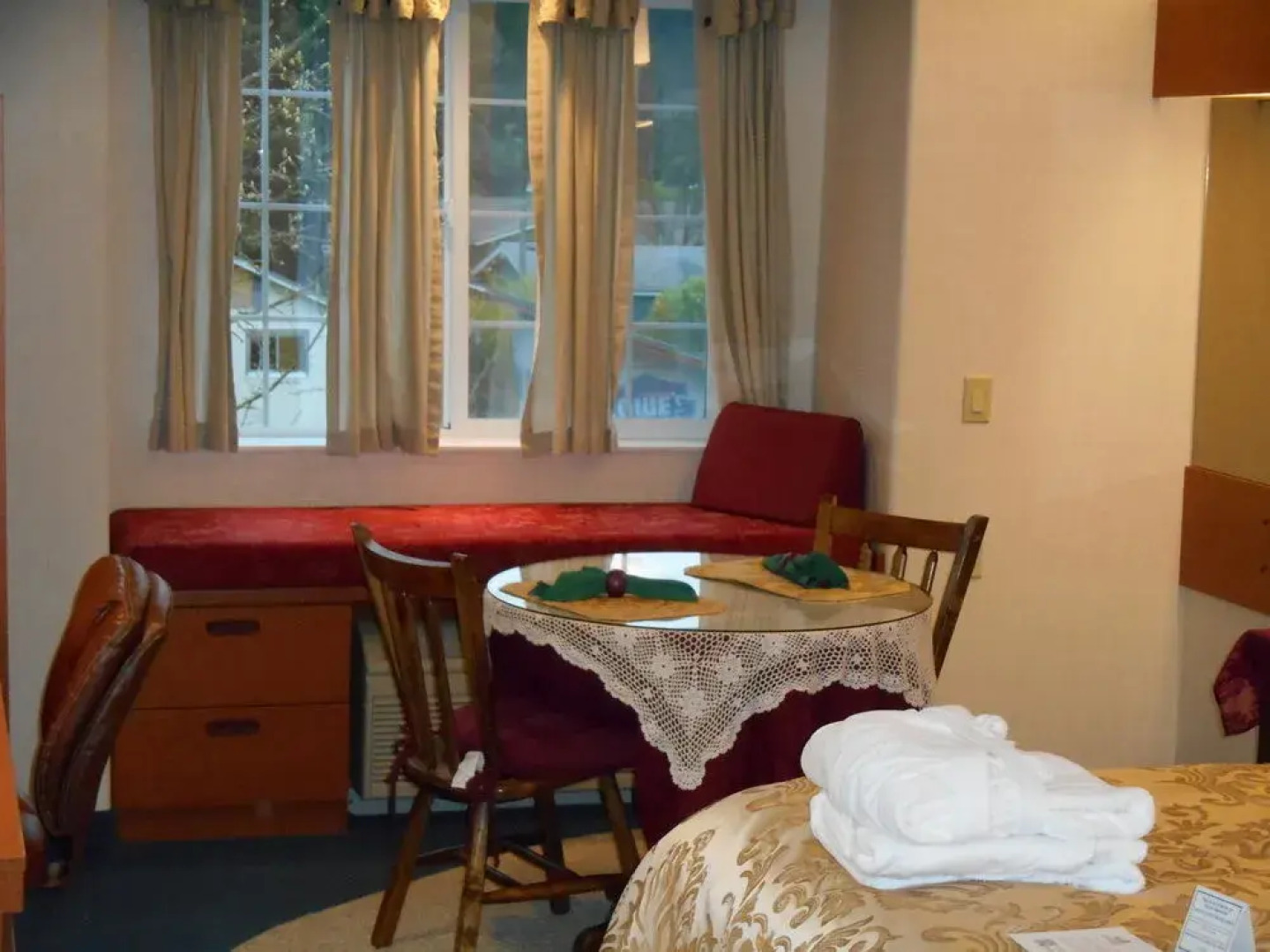 GuestHouse Inn & Suites Sutherlin