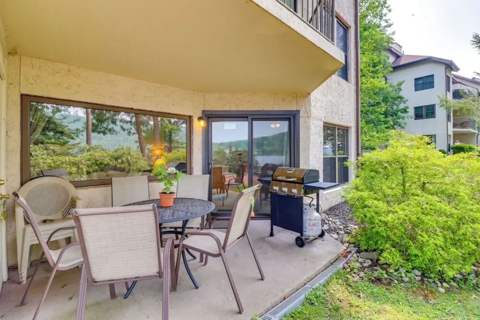 Steps to Shore: Scenic Big Boulder Lake Condo!