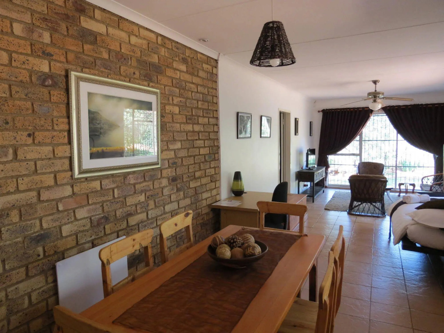 Meerkatplaats Guesthouse and B&B