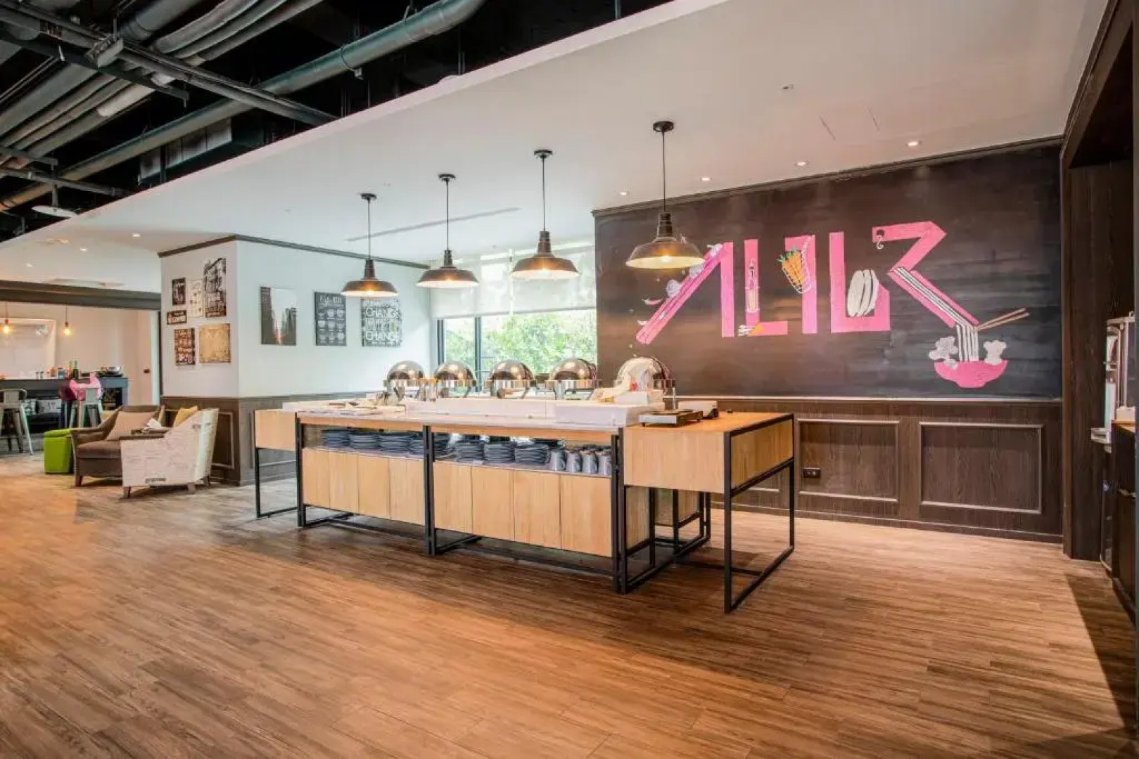 ALL-UR Chain Boutique Motel