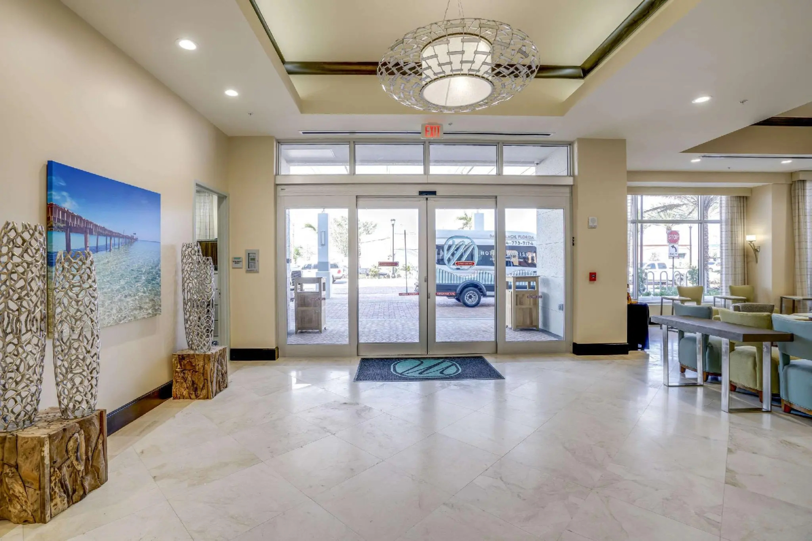 Hotel Dello Fort Lauderdale Airport, Tapestry Collection by Hilton