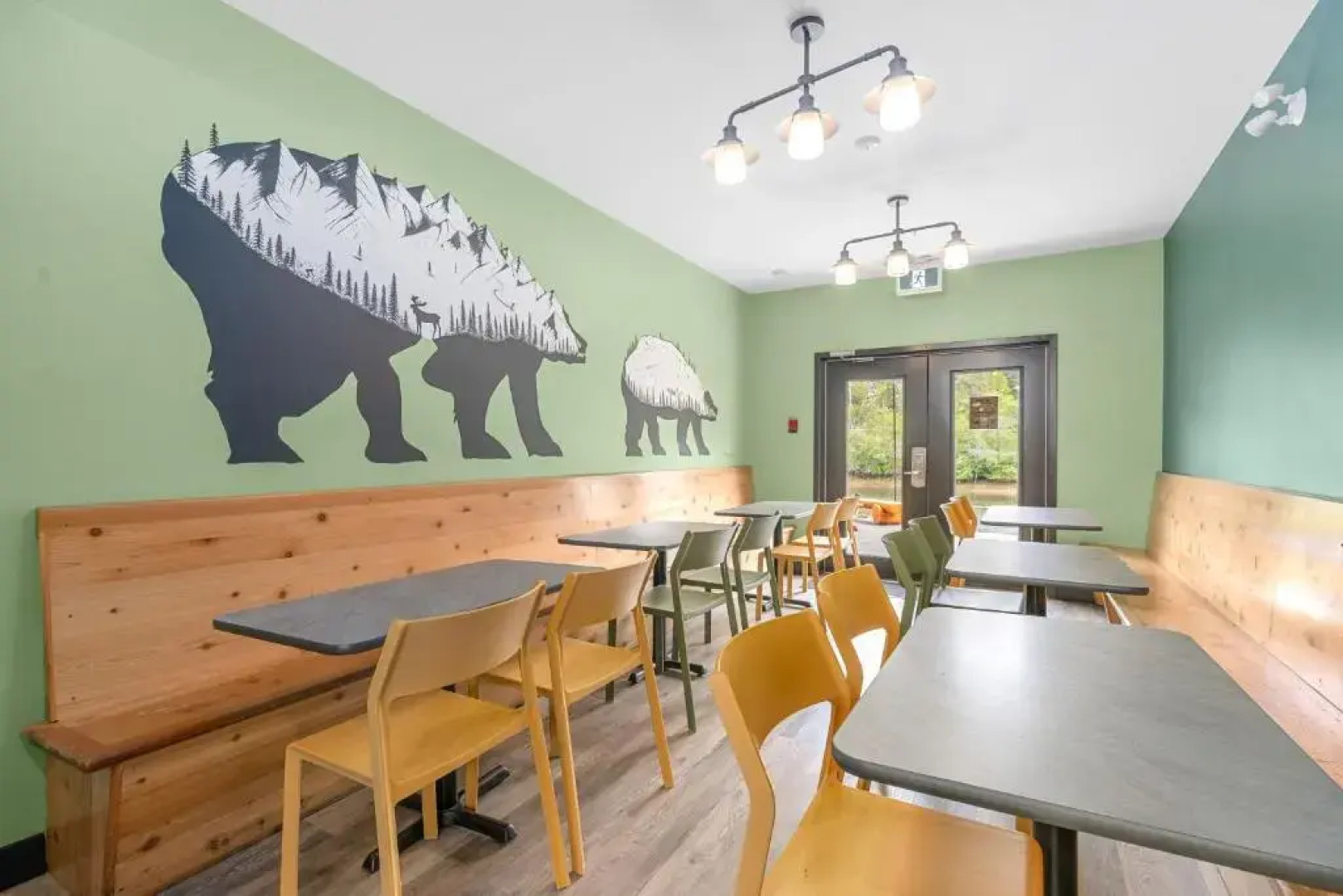 Squamish Adventure Inn & Hostel