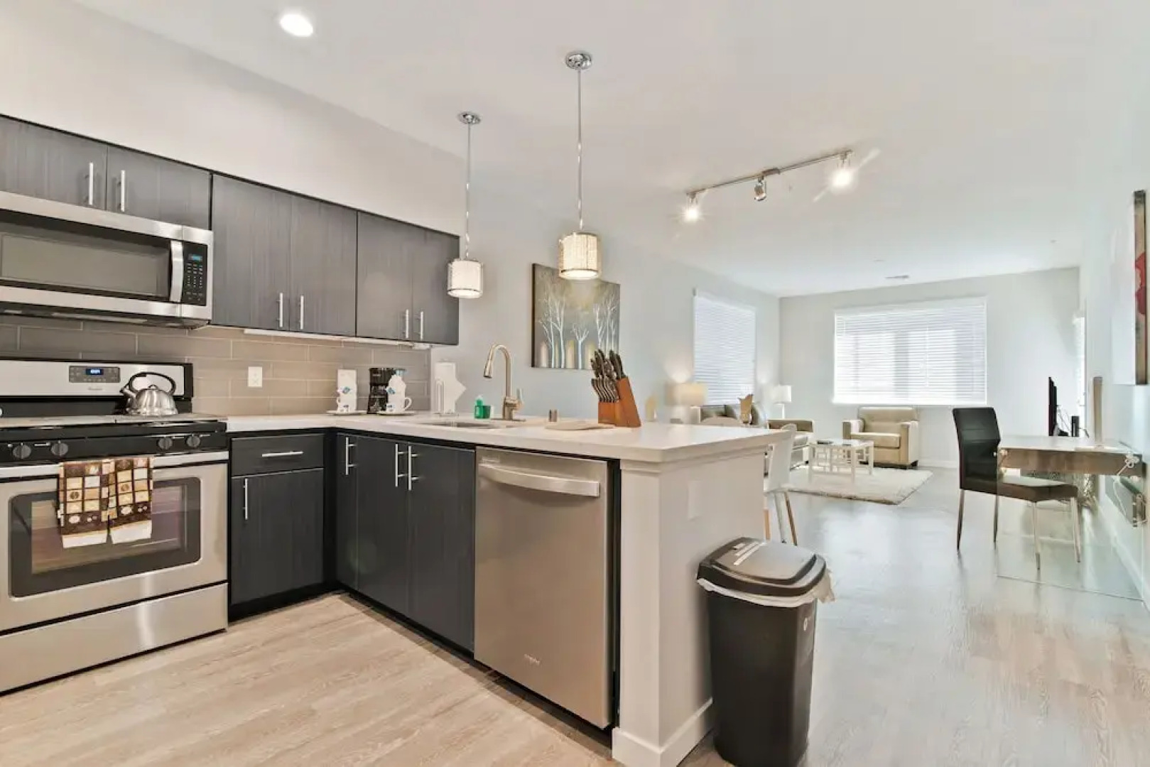 Global Luxury Suites in Menlo Park