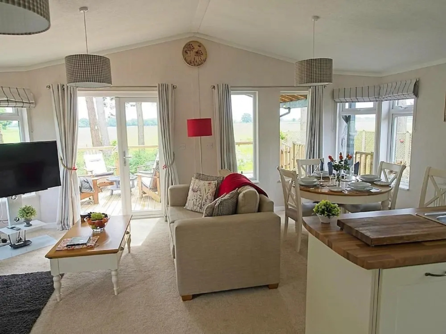 Hollicarrs - Wildflower Lodge