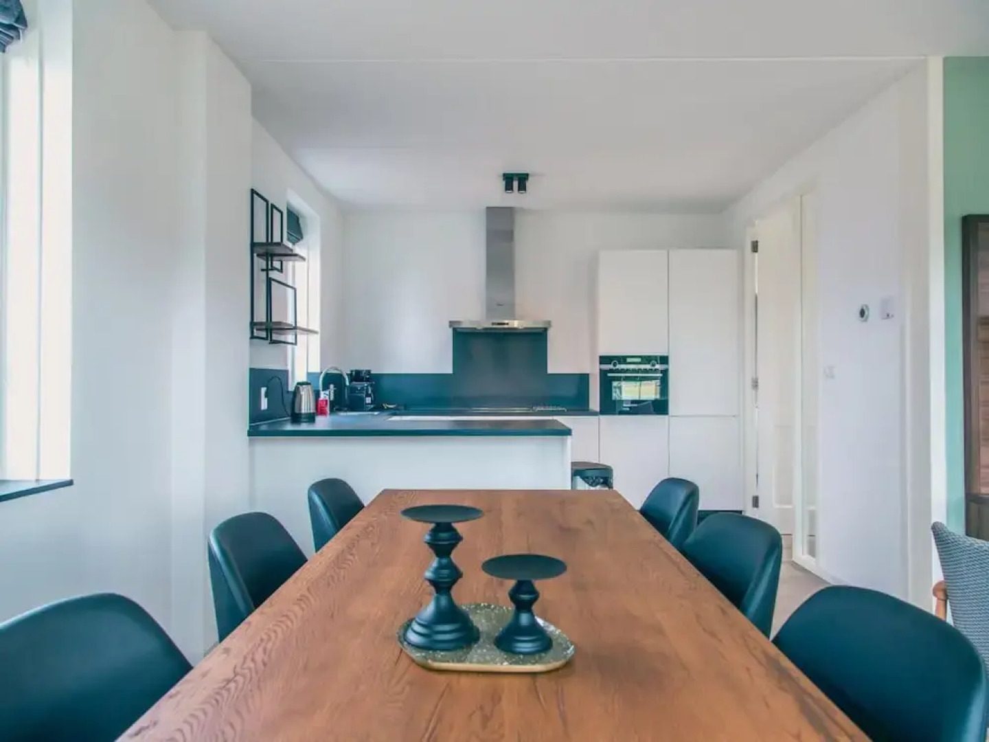 Sustainable Water Villa With Dishwasher, by a Lake