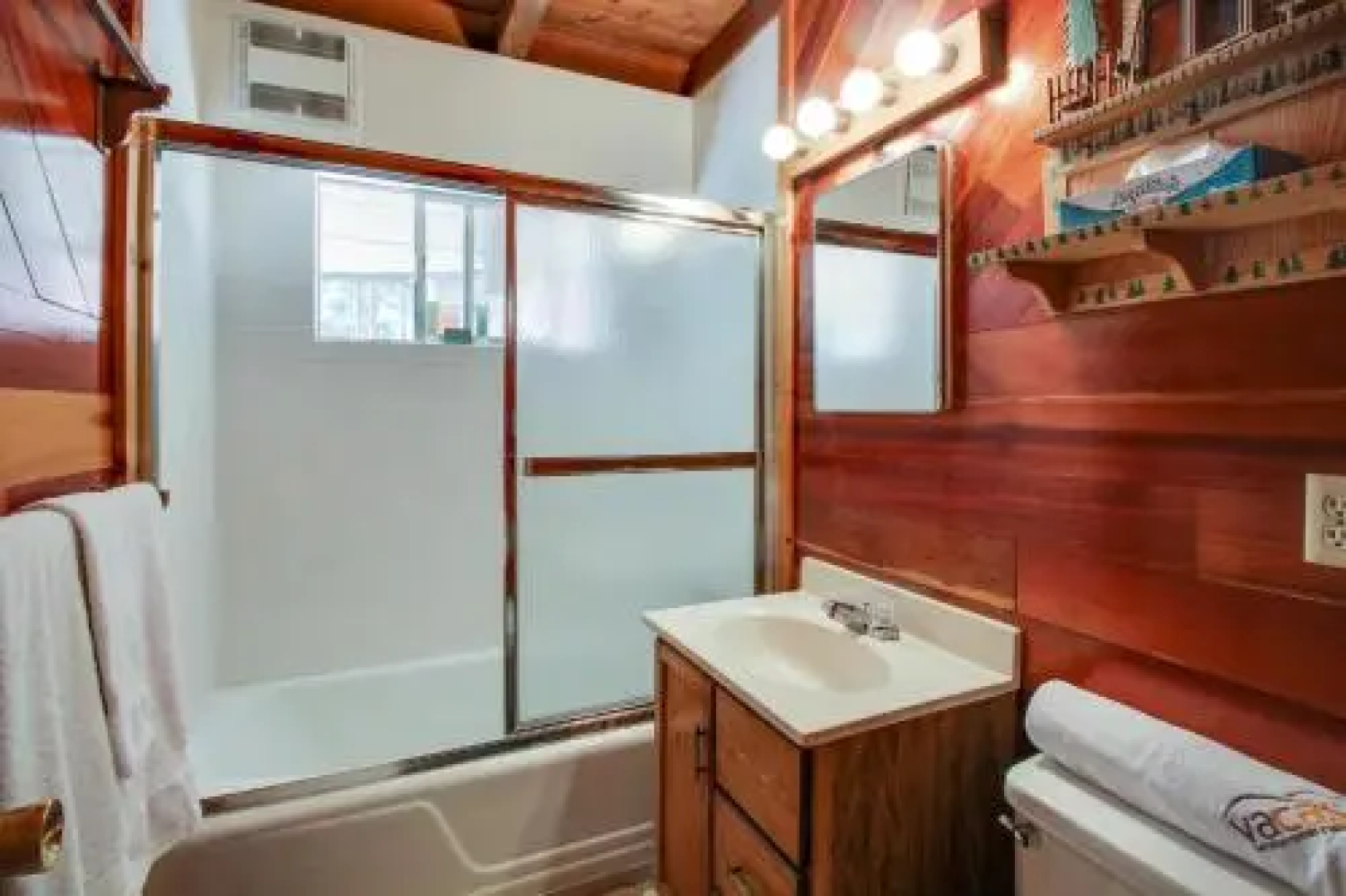 Moose Cabin Year-round Outdoor Fun w/ BBQ