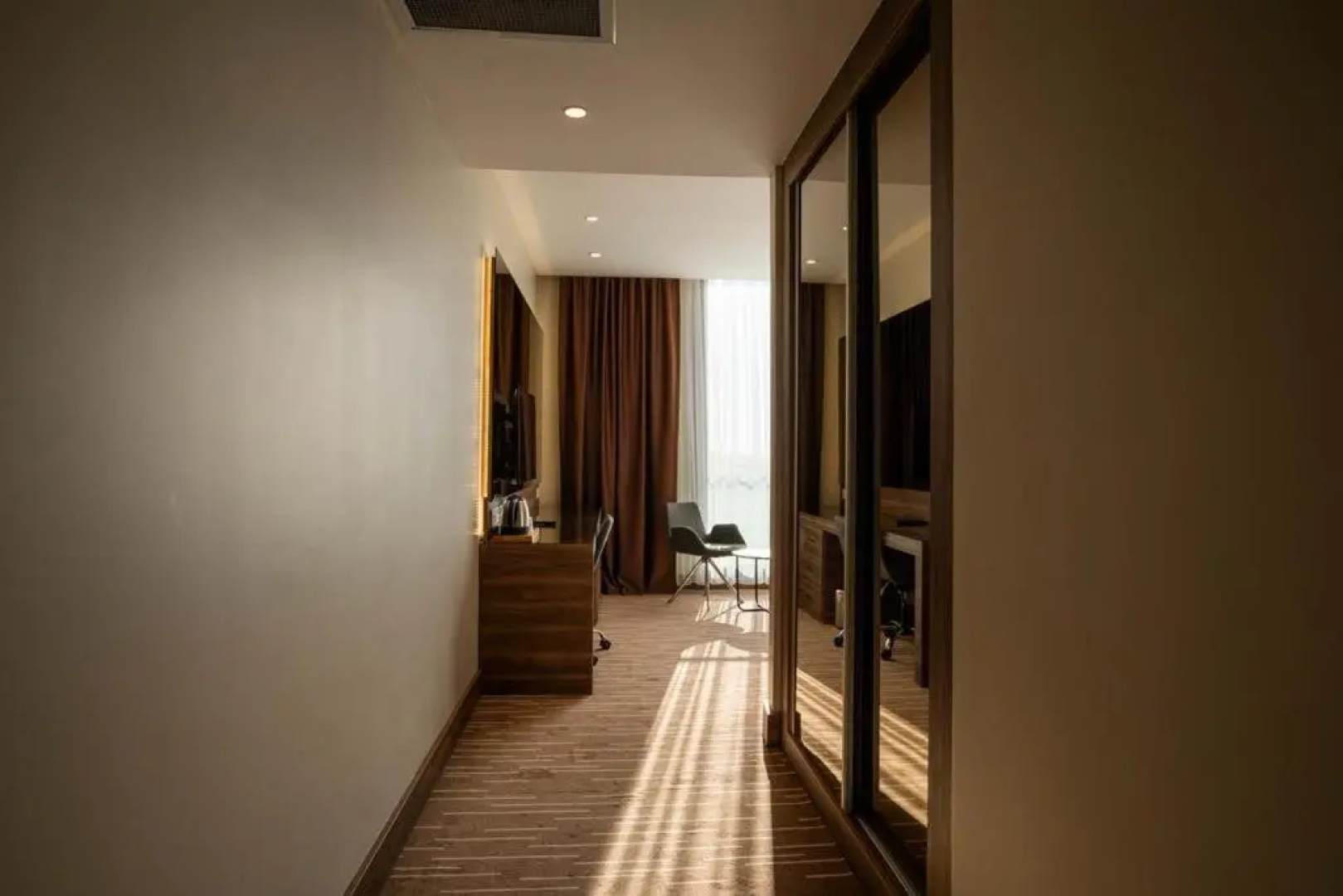 Ekor Elegance Hotel