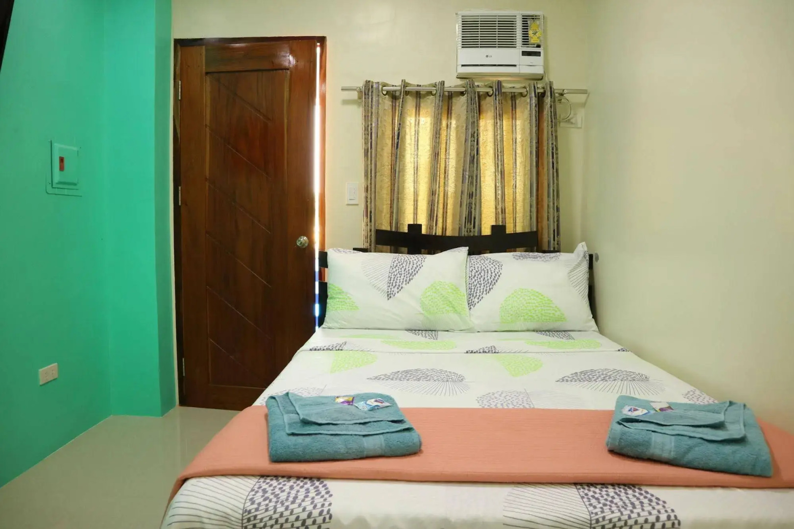 EA Apartelle - Metro Vigan - Hostel