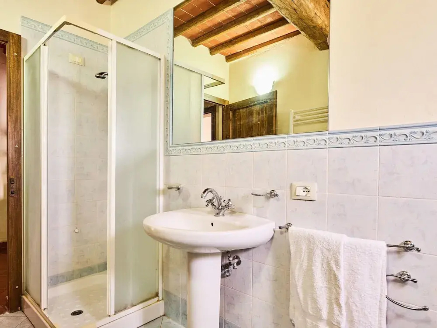 Farmhouse in Chianti With Pool and Garden