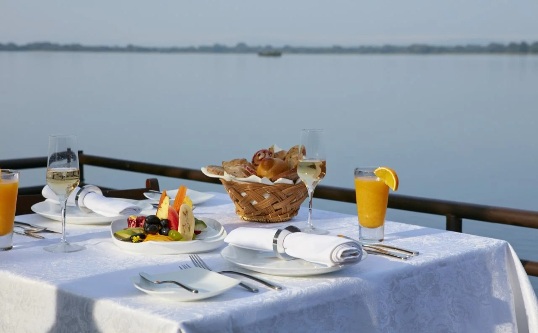 EKHO Lake House Polonnaruwa