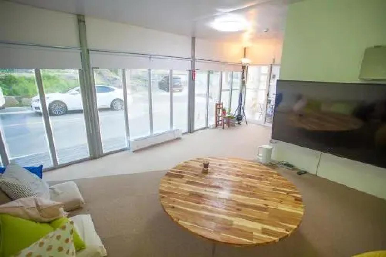 Cat on a Hot Tin Roof