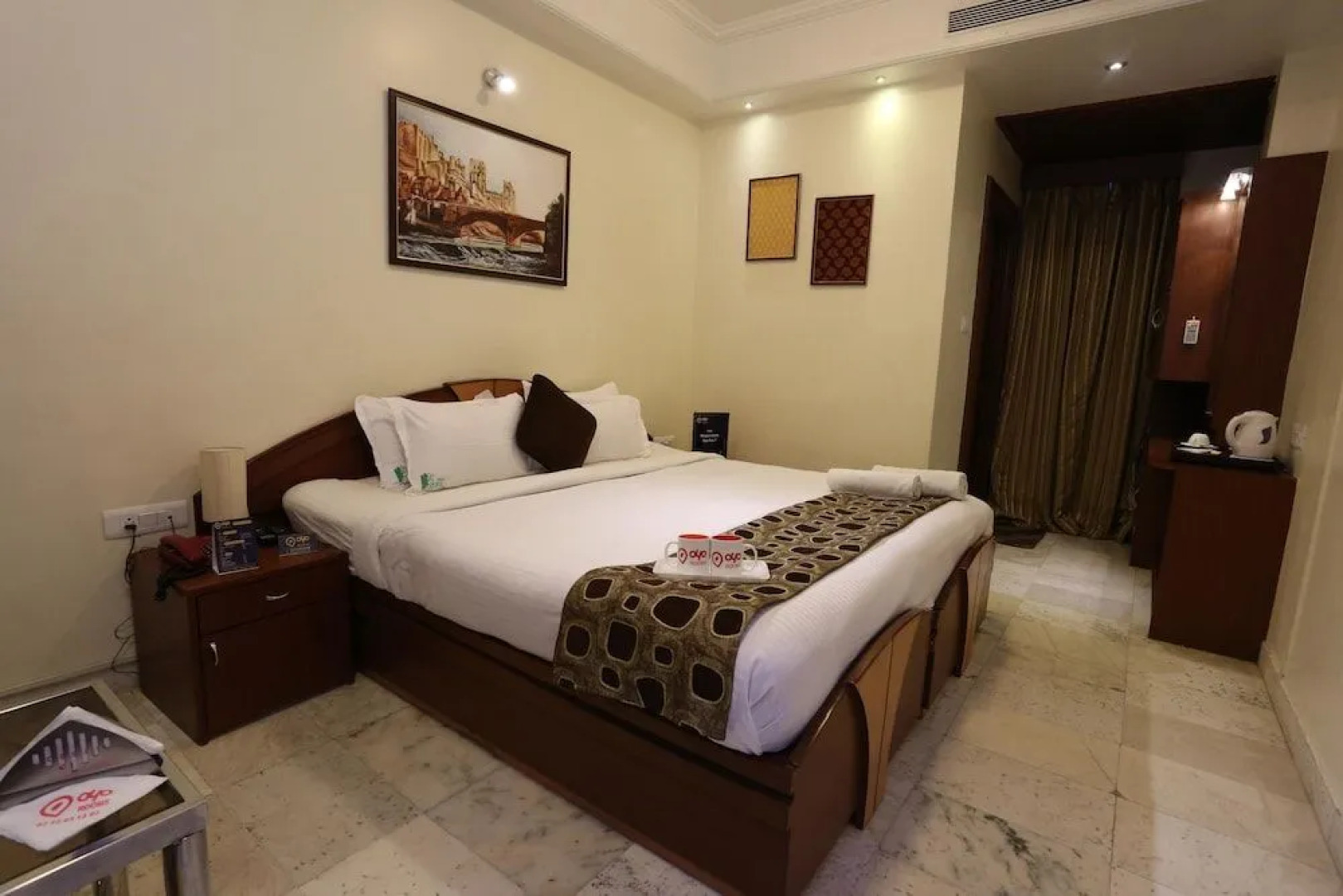 OYO 1437 near Russel Chowk