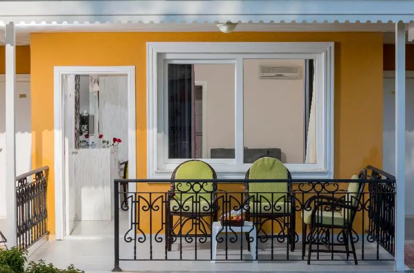 Senza Inova Beach Hotel