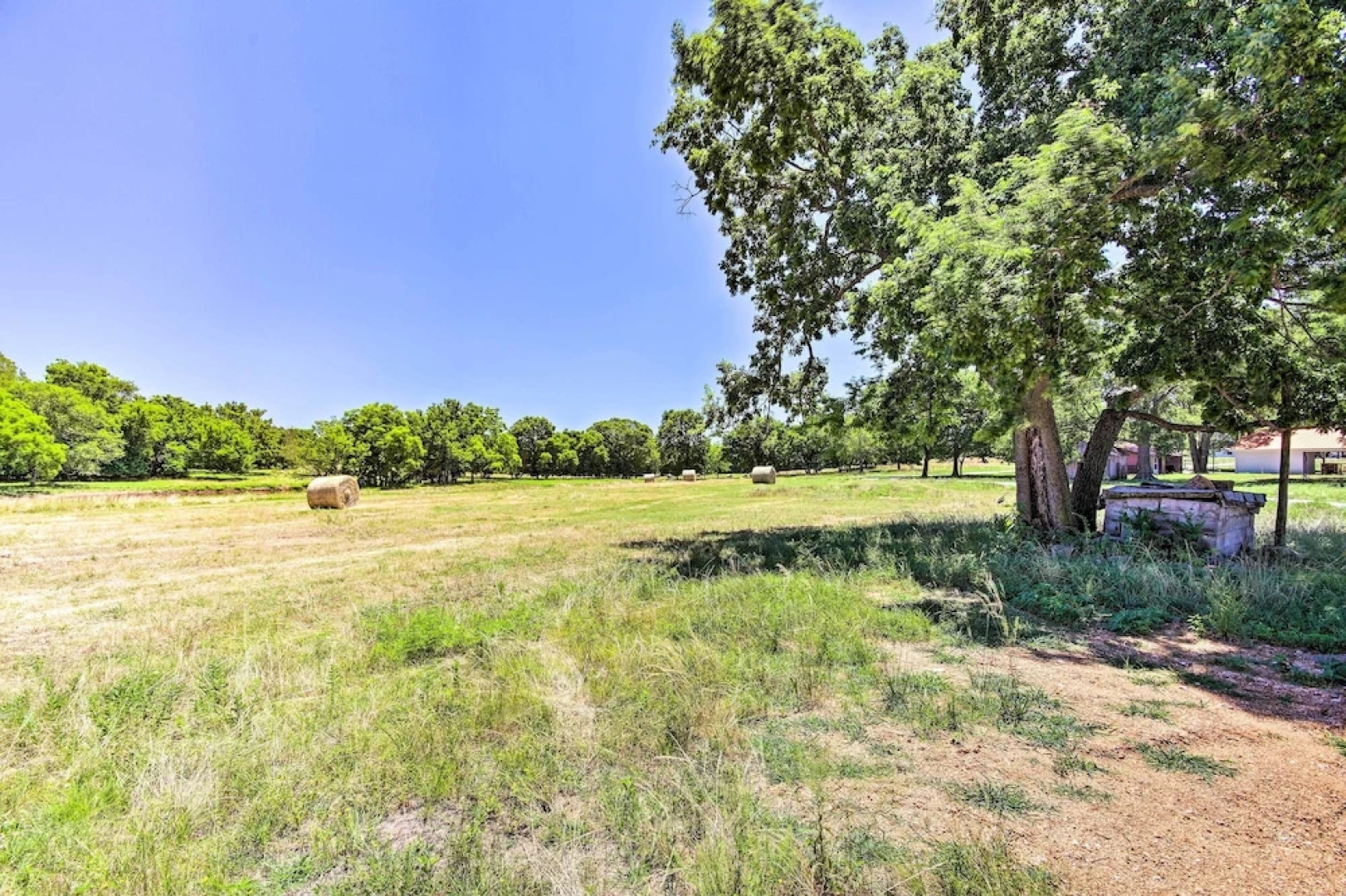 Peekaboo Water Views: Lake O' the Cherokees Cabin