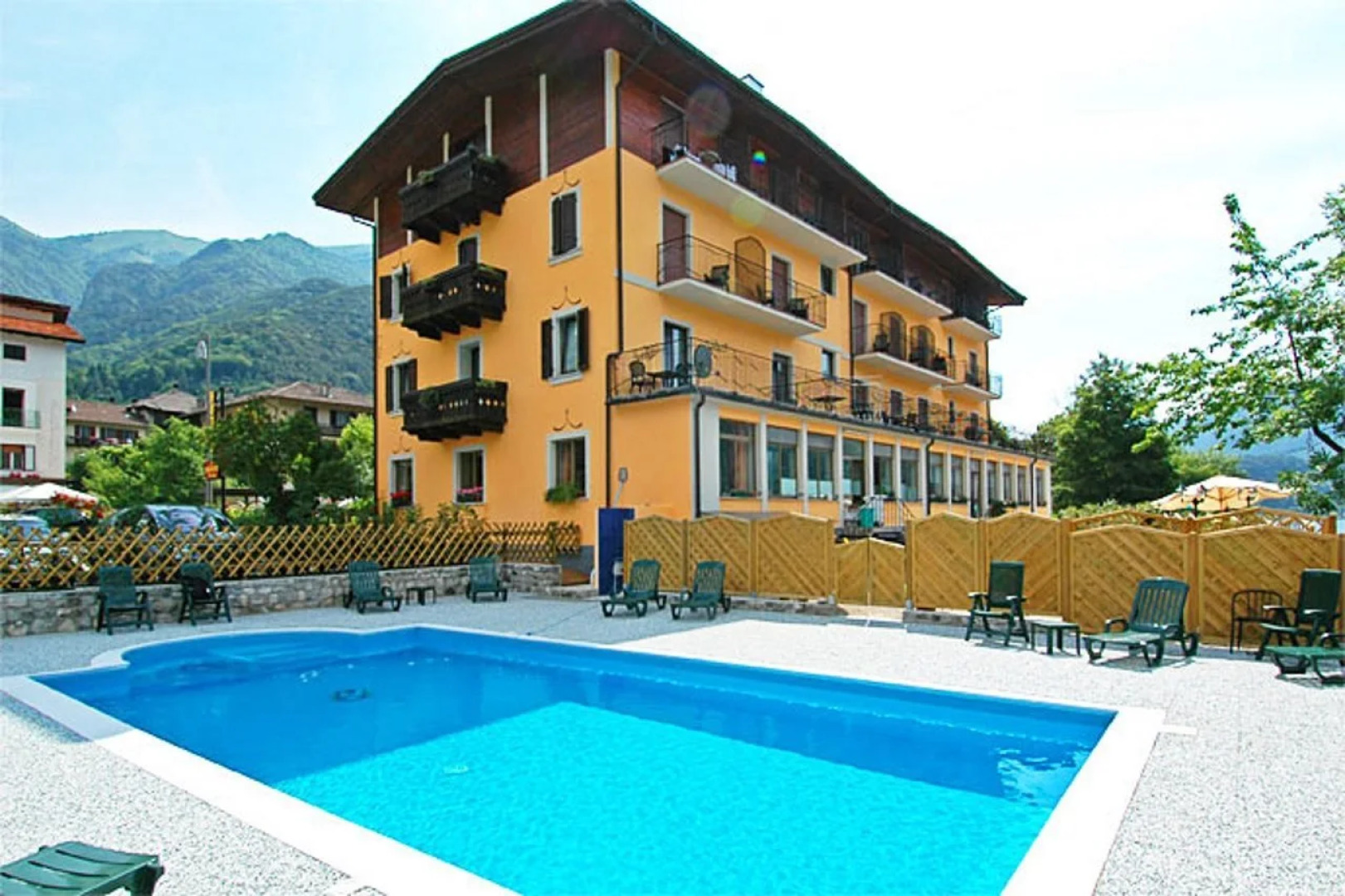 Albergo Mezzolago
