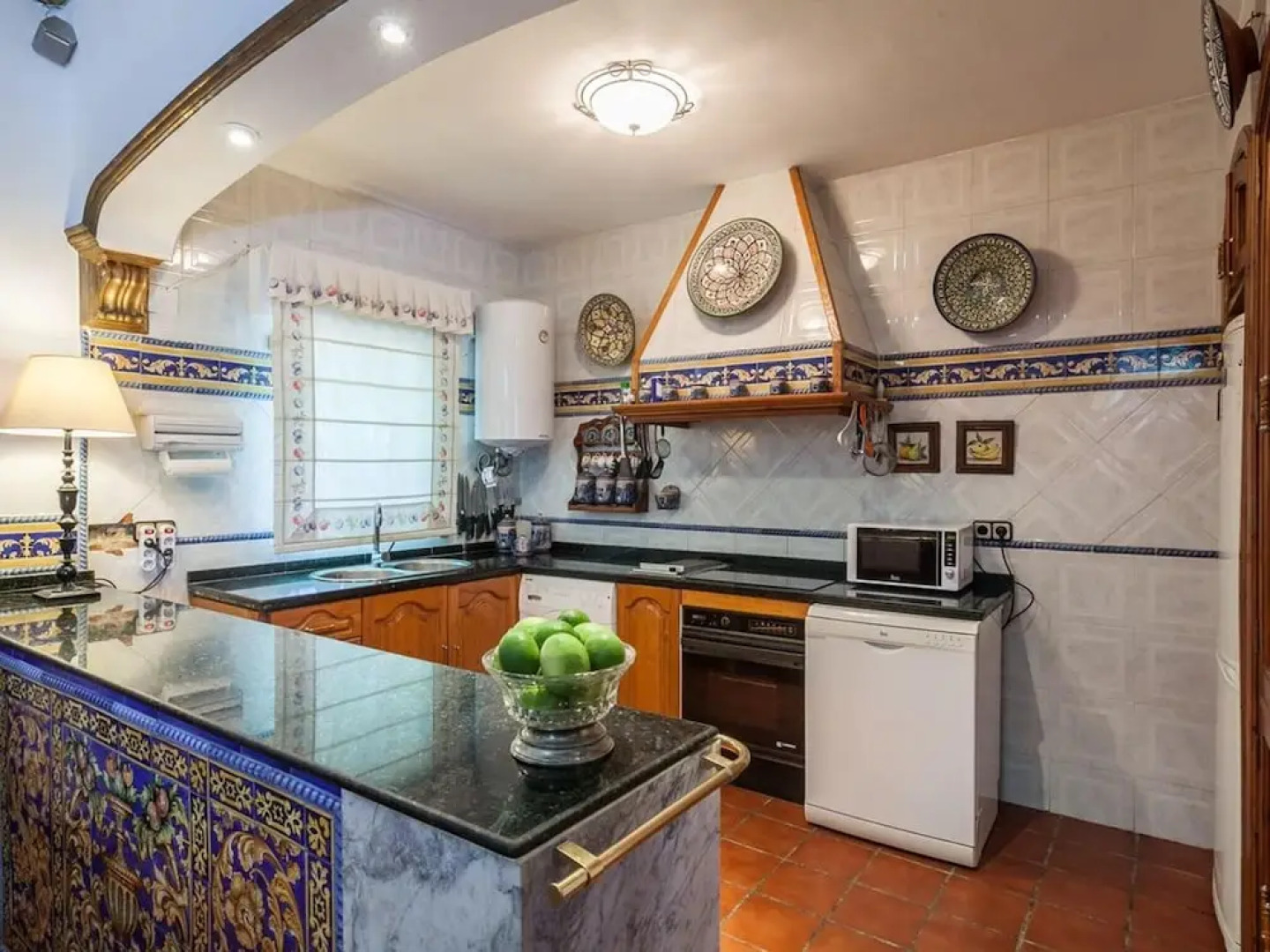 Villa With 4 Bedrooms in Los Palacios y Villafranca, With Private Pool