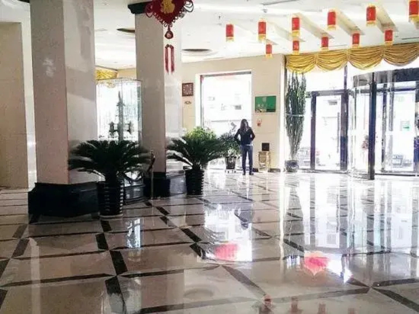 Ulanqab Yingshan Hotel (Jining South Railway Station)