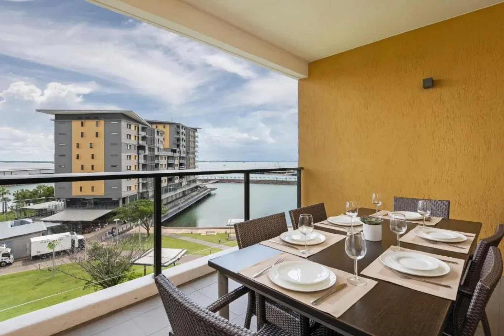 Saltwater Suites - 1,2 & 3 Bed Waterfront Apartments